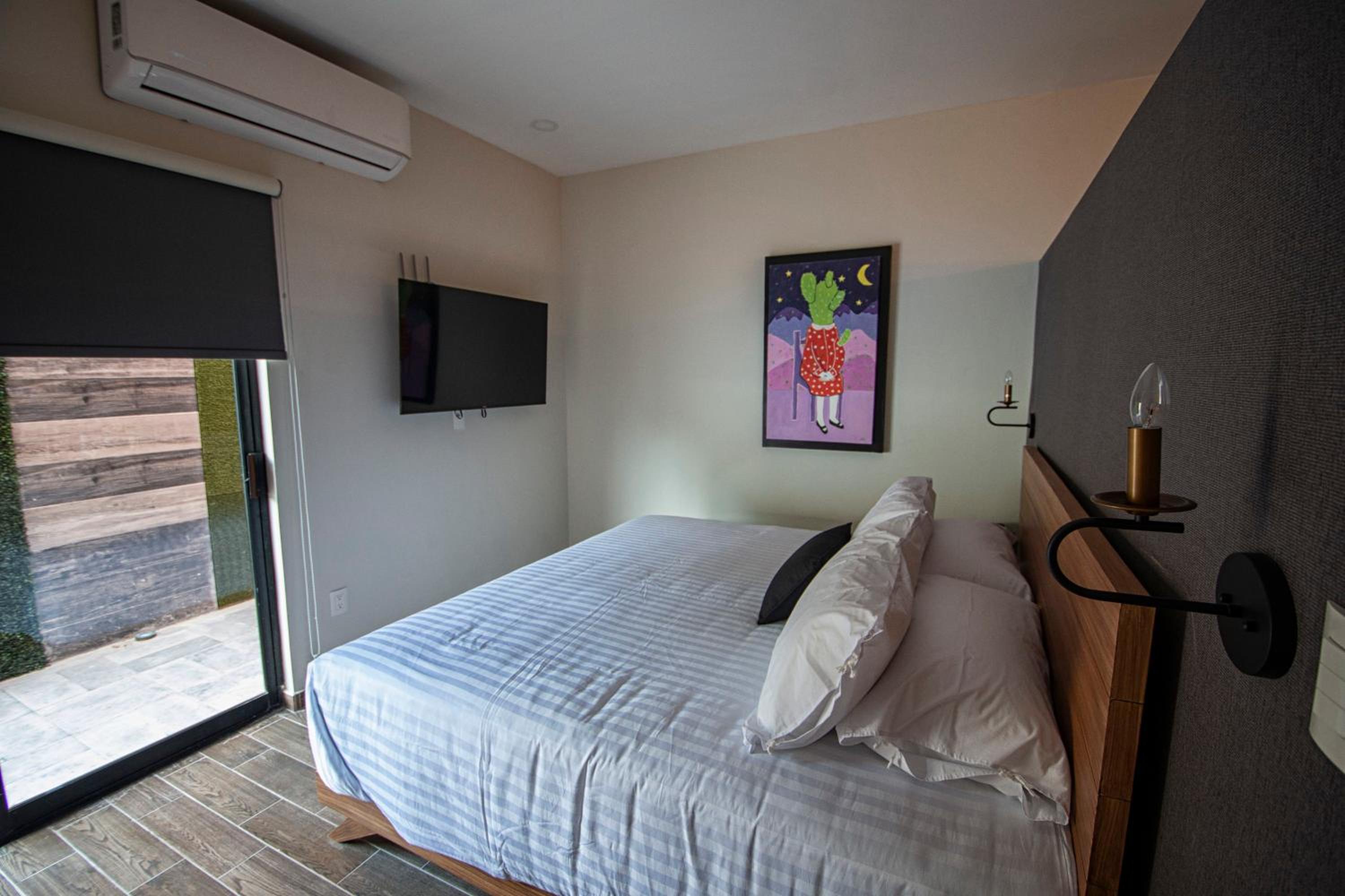 King Studio with Sofa Bed - Photo 13