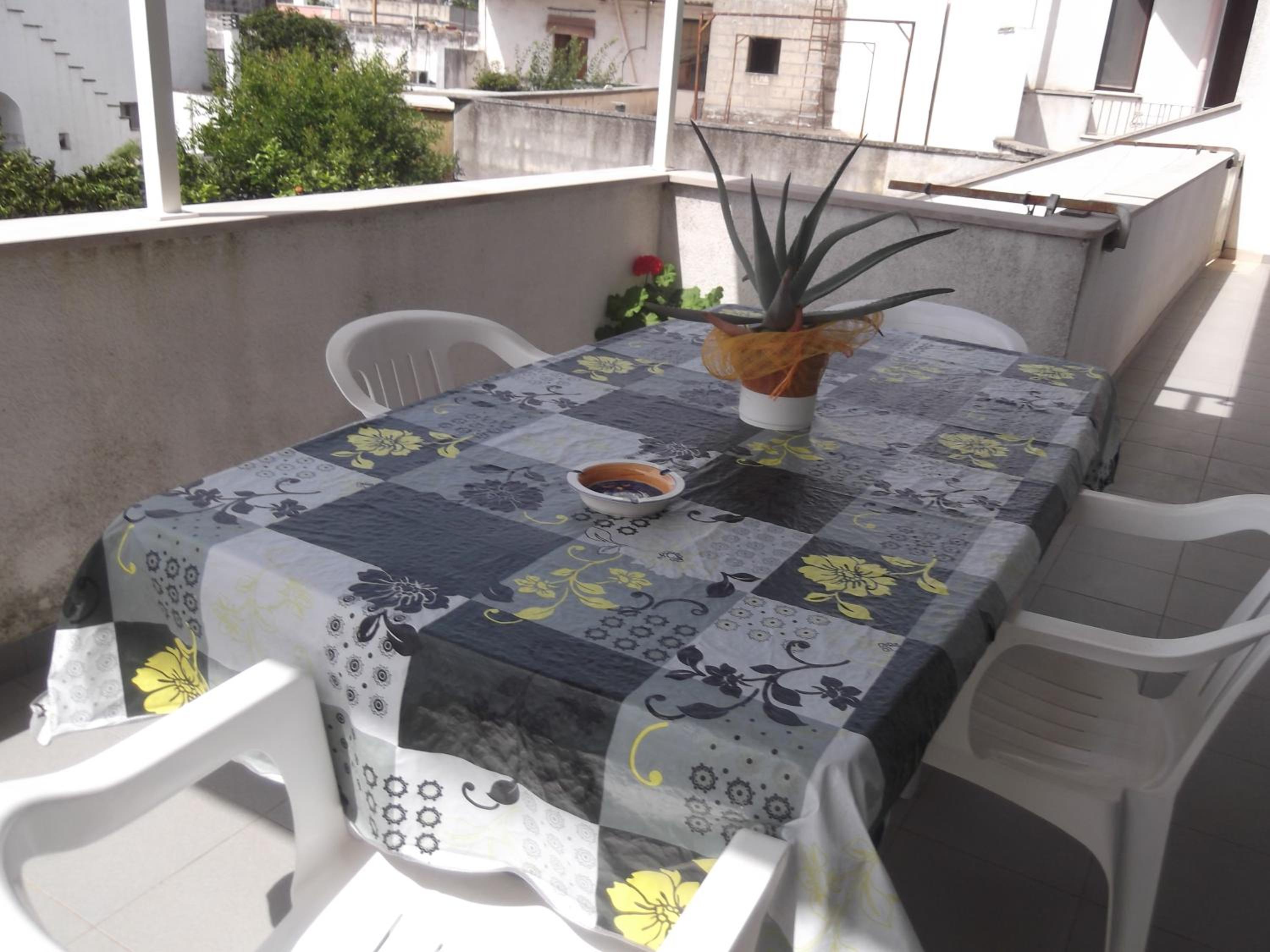 Standard Double or Twin Room with Balcony and Private Bathroom - Photo 4