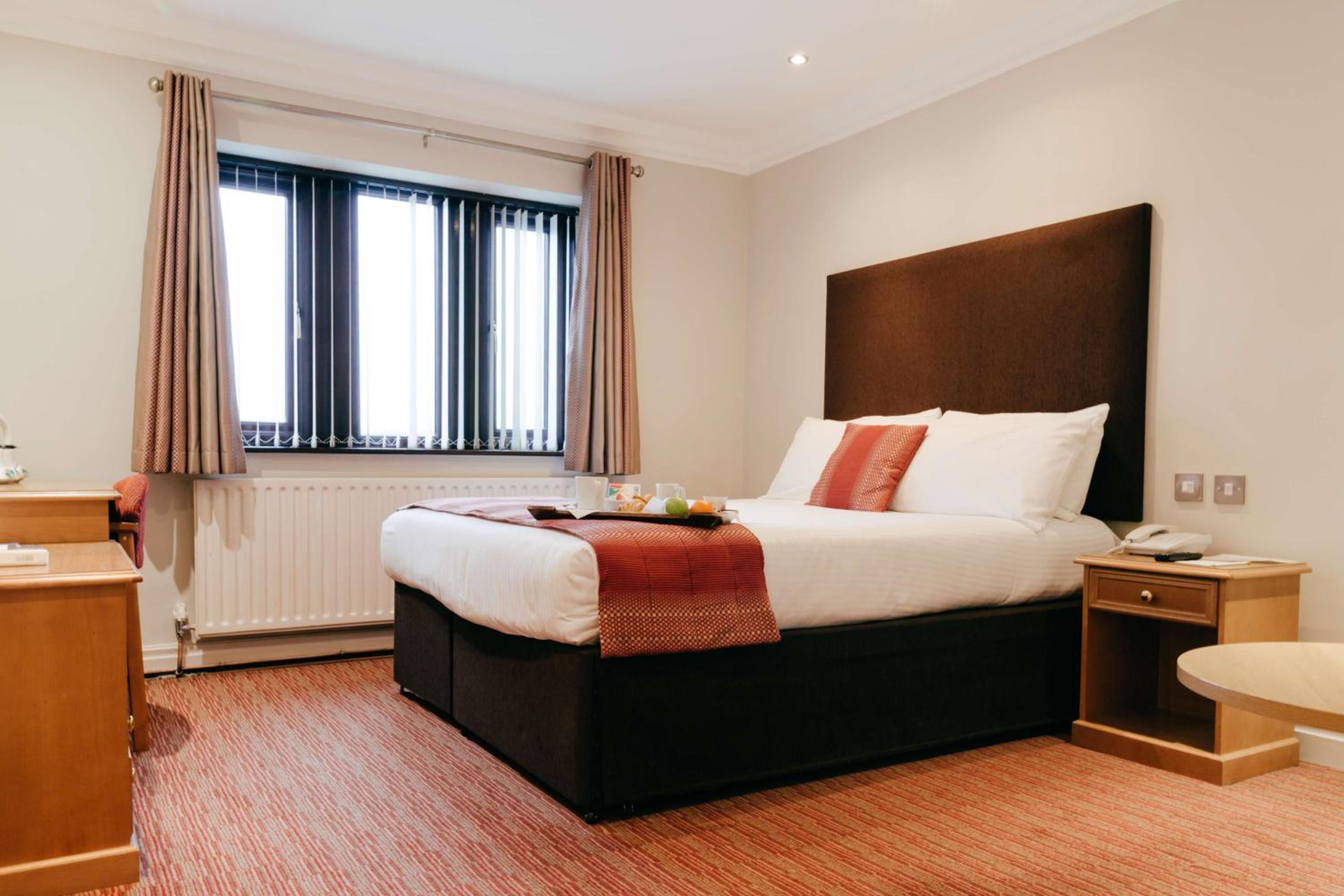 Standard King Room - Non-Smoking  - Photo 1