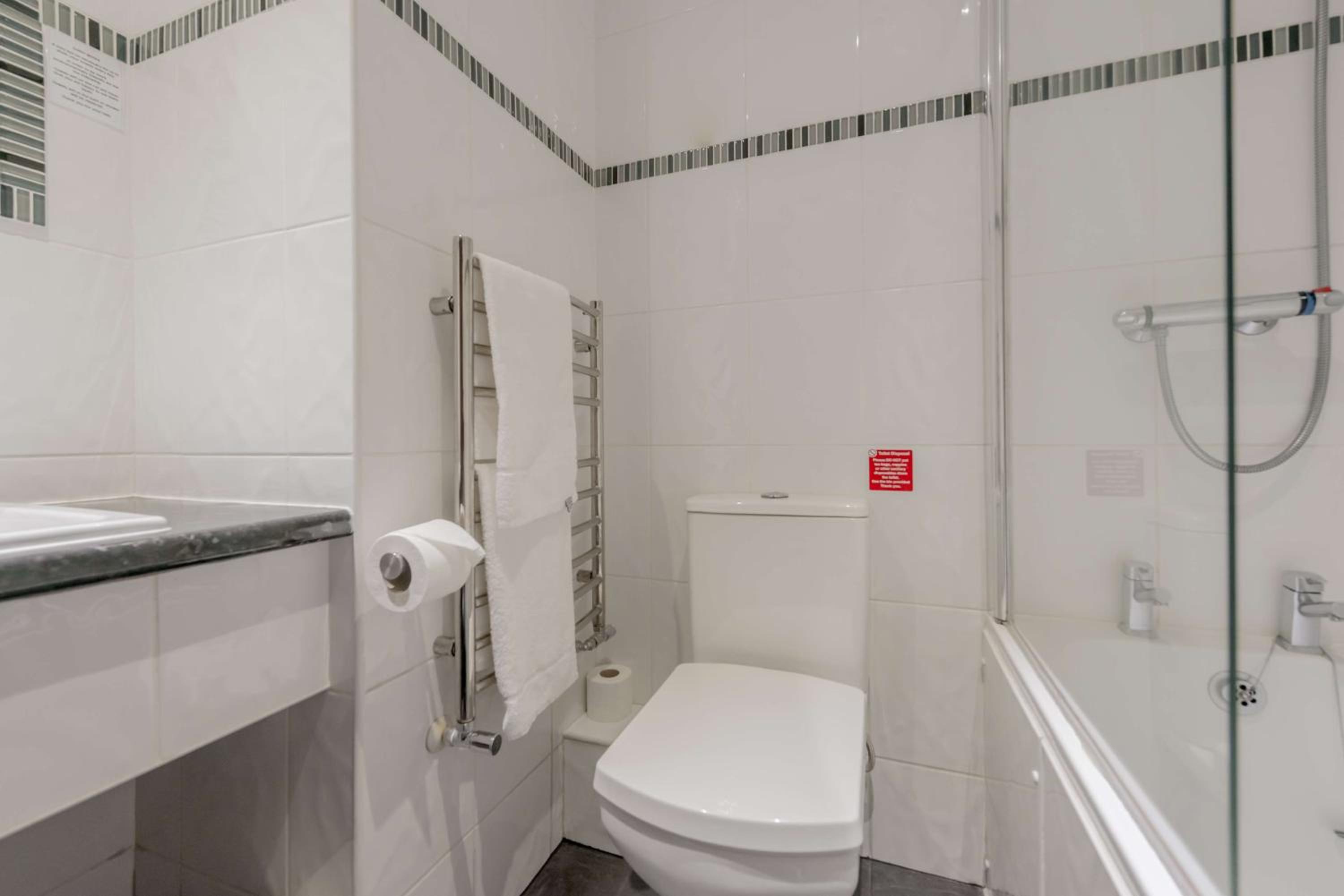 Standard King Room - Non-Smoking  - Photo 3