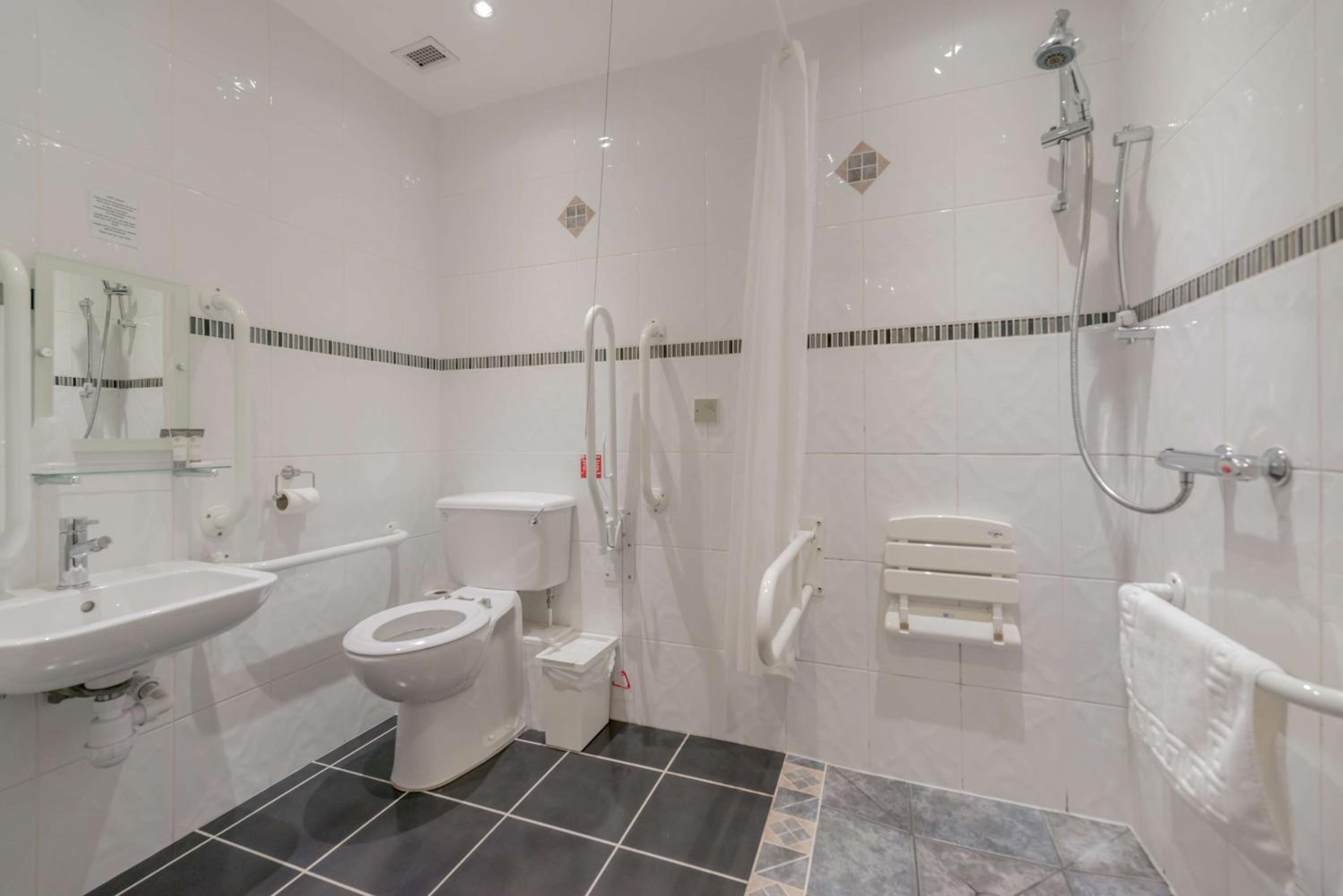 King Room - Disability Access/Non-Smoking - Photo 9