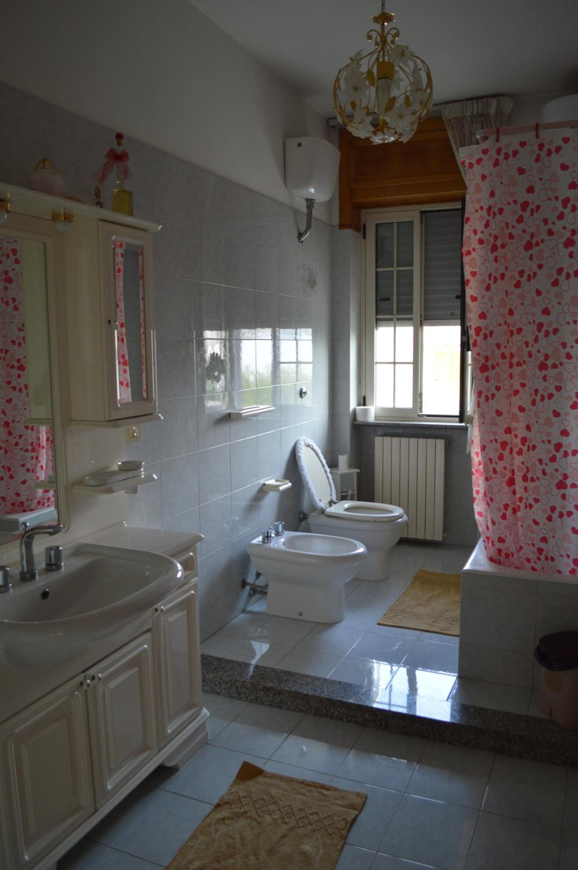 Double or Twin Room with Private Bathroom - Photo 2