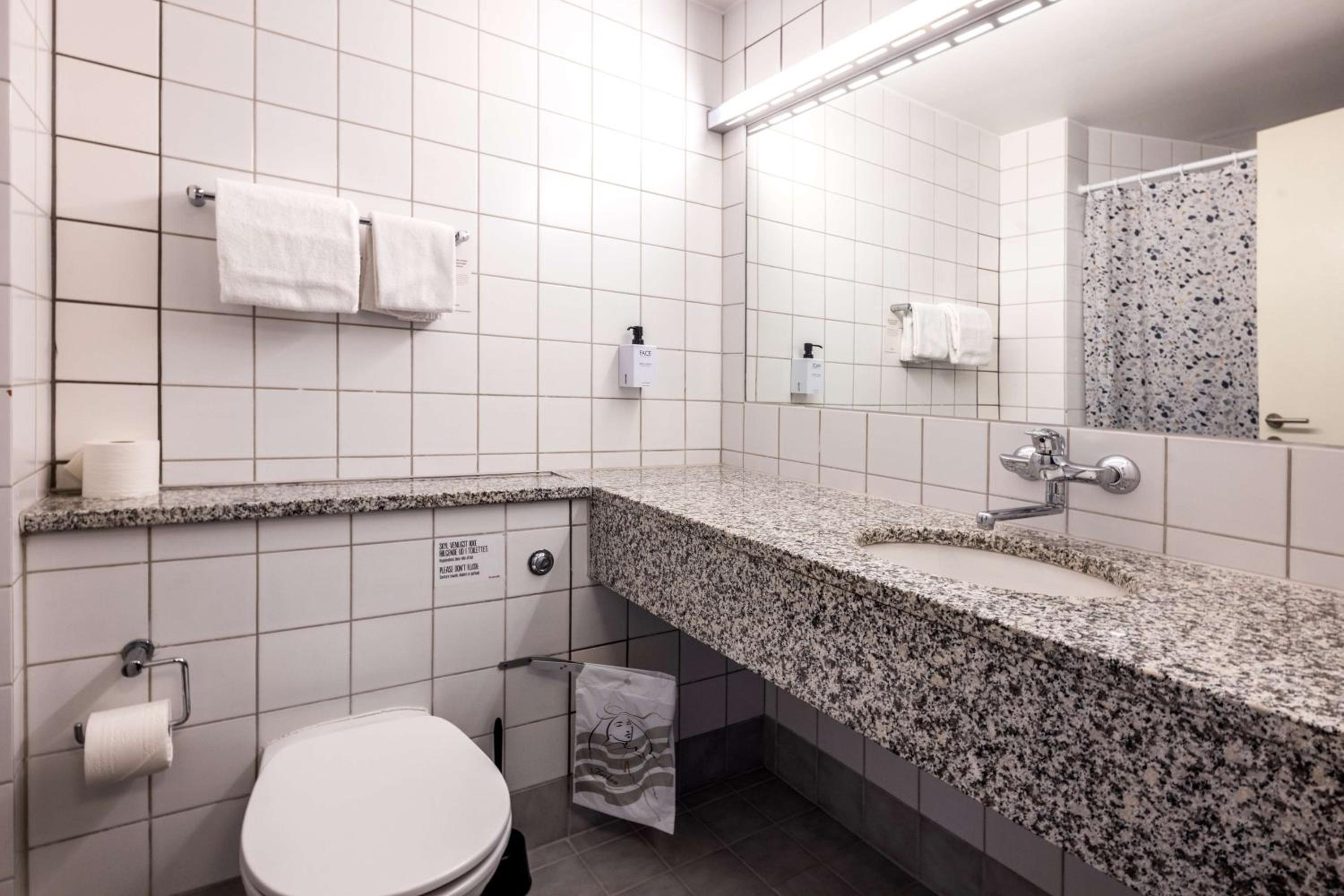 Standard Twin Room - Photo 2