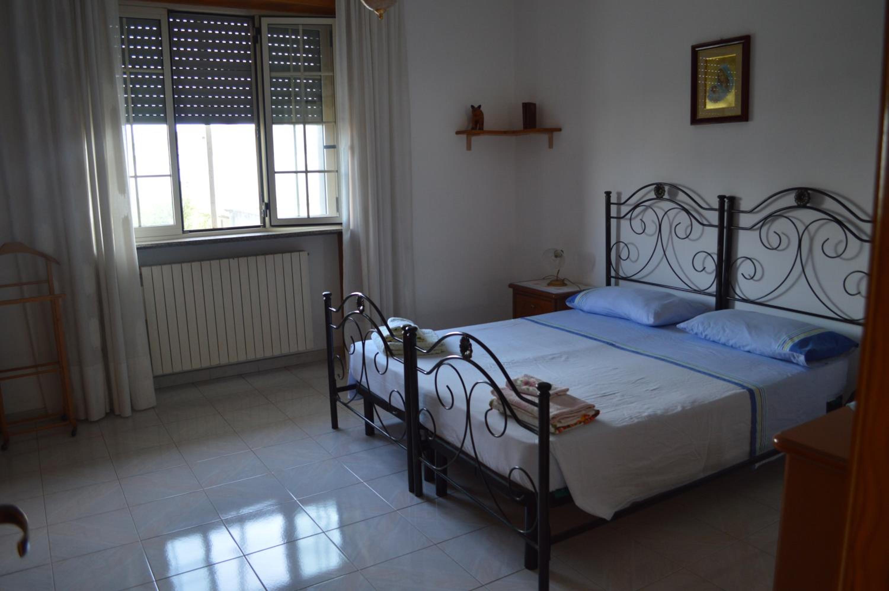 Double or Twin Room with Private Bathroom - Photo 1