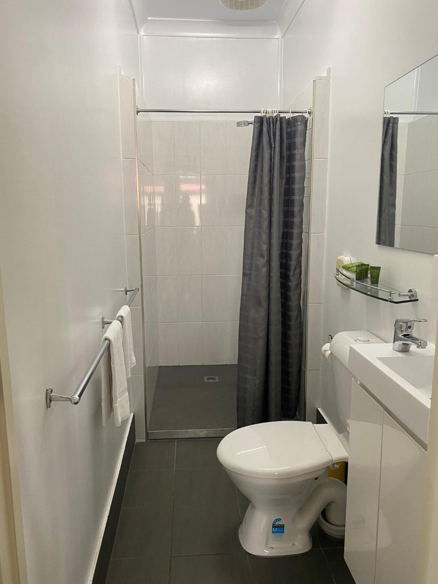 Ensuite Cottage photo 2