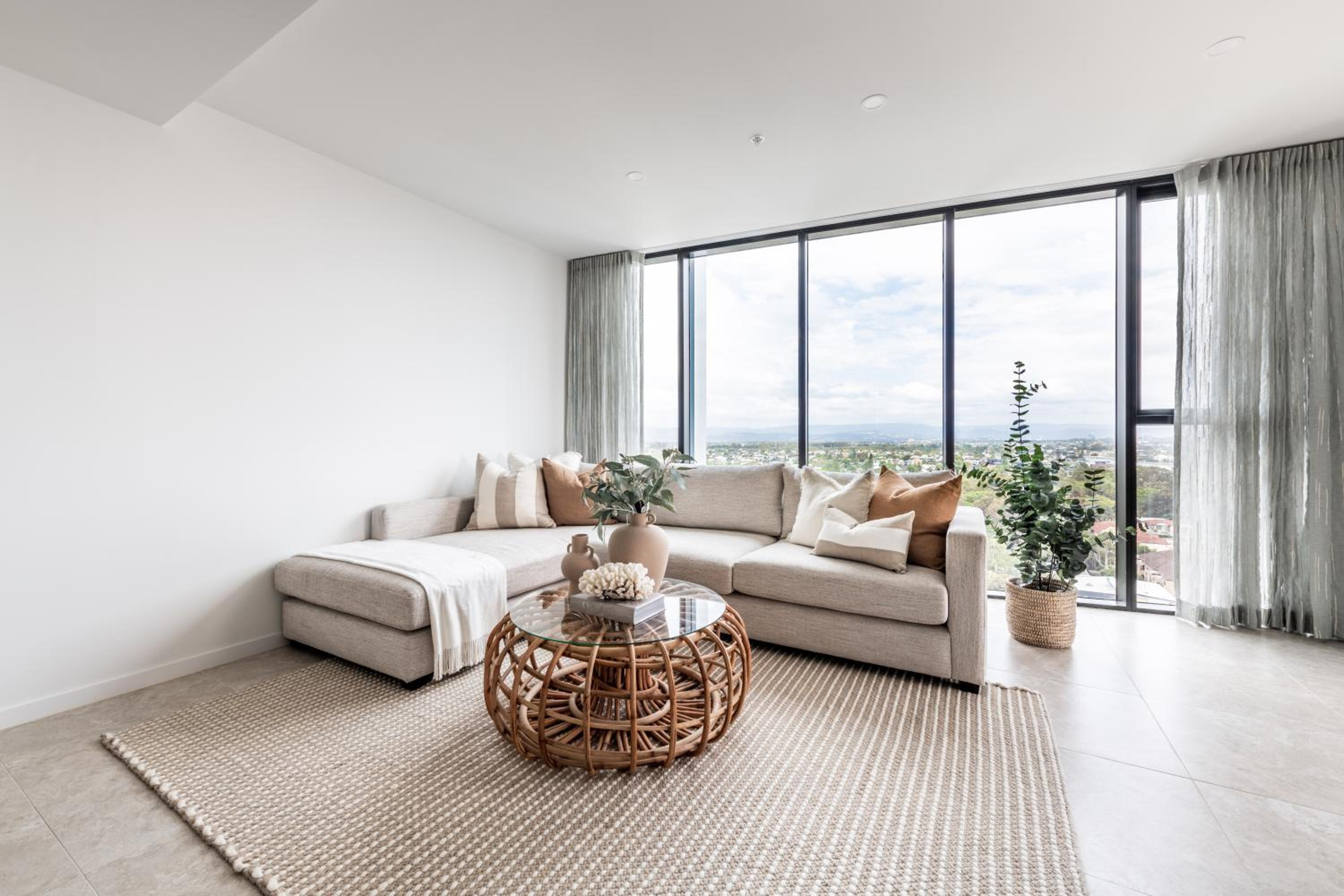 Lv12 Luxury 3 Bedroom APT Hinterland Views