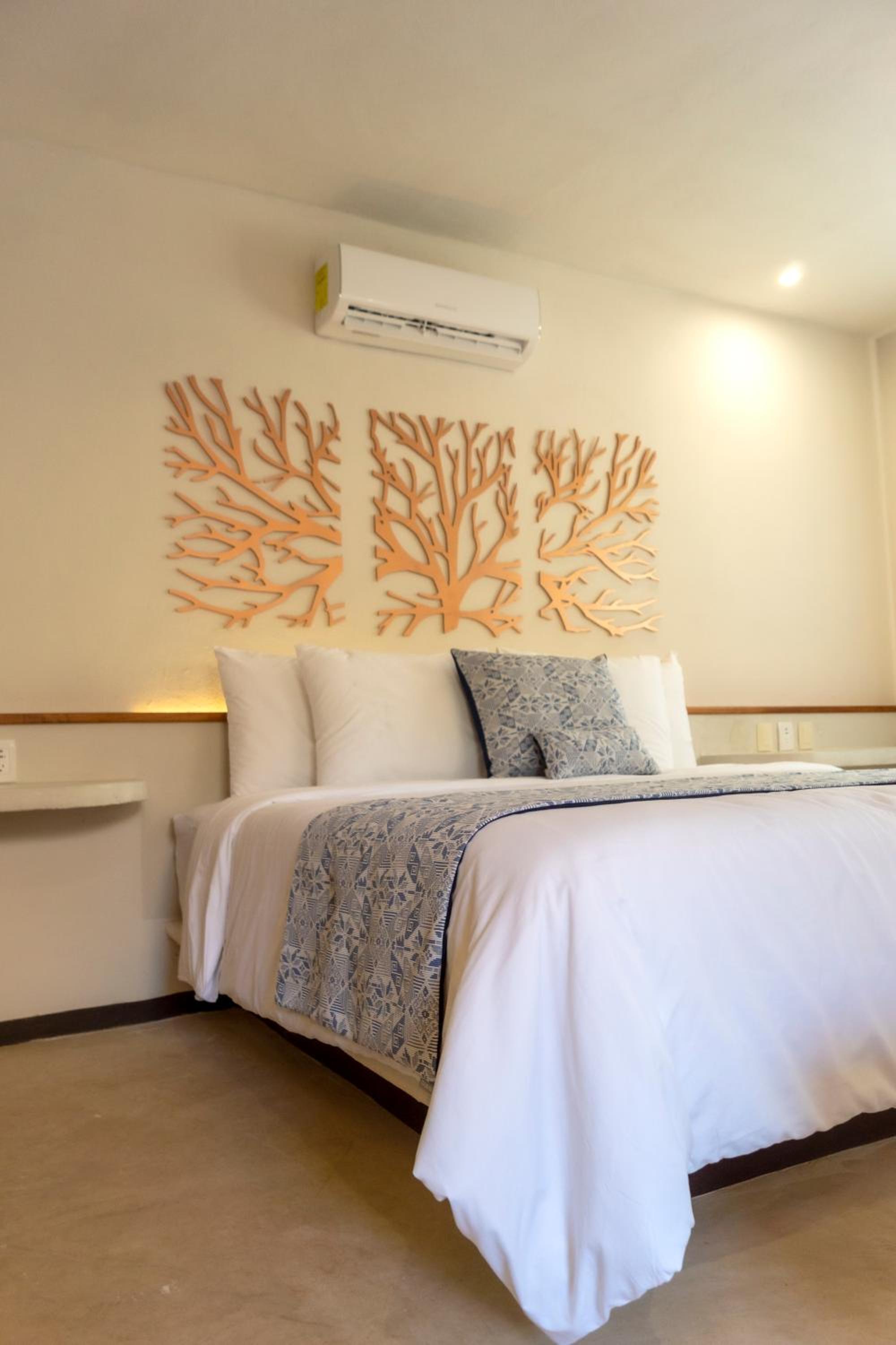 Deluxe Room - Photo 5