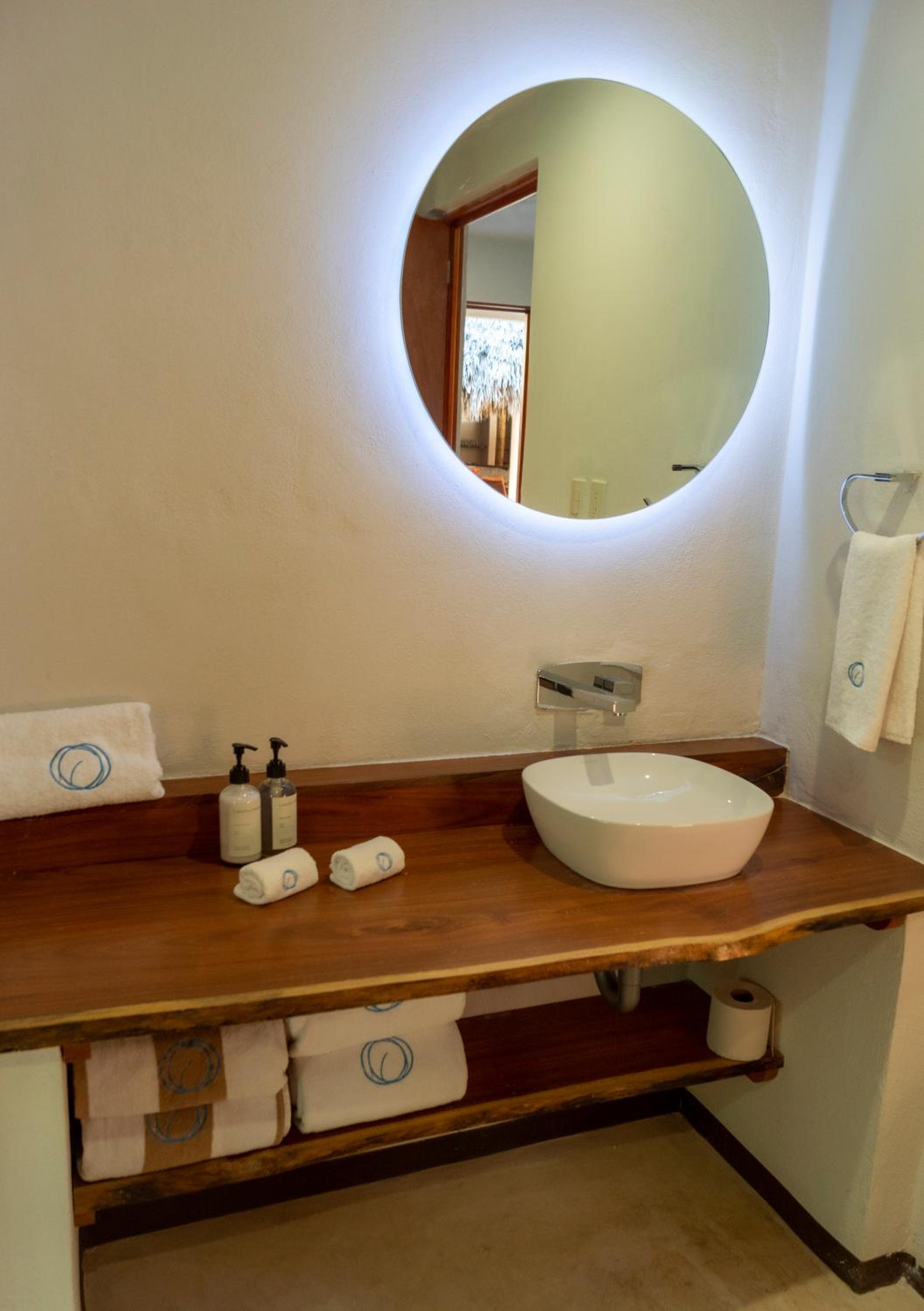 Deluxe Room - Photo 4