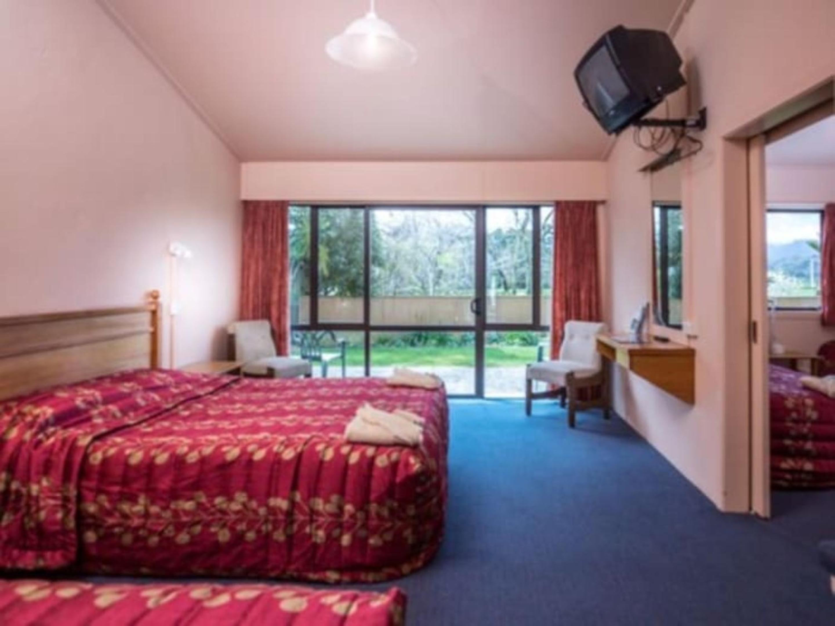 One-Bedroom Suite photo 1