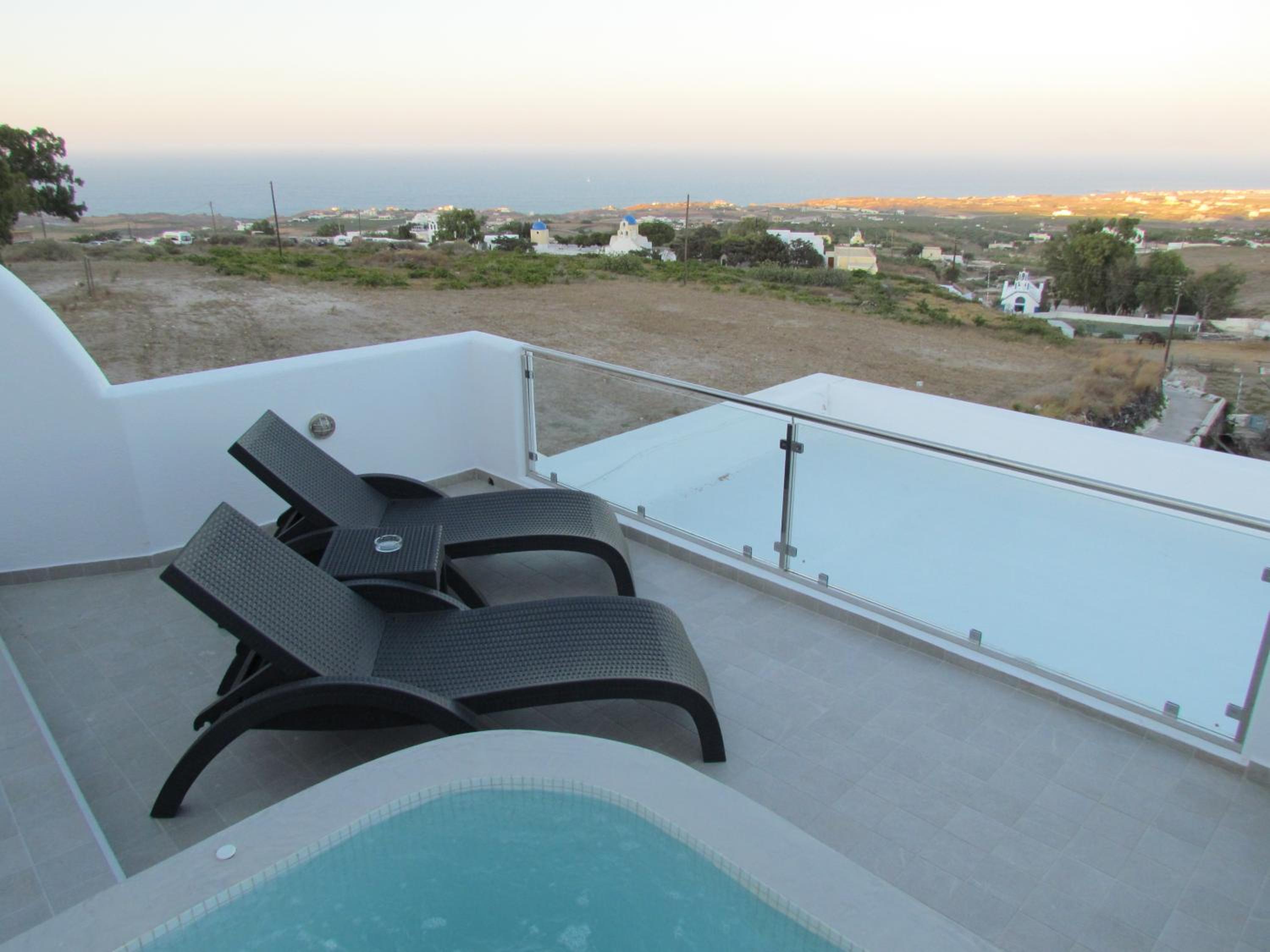 Deluxe Double Room with Hot Tub - Photo 5