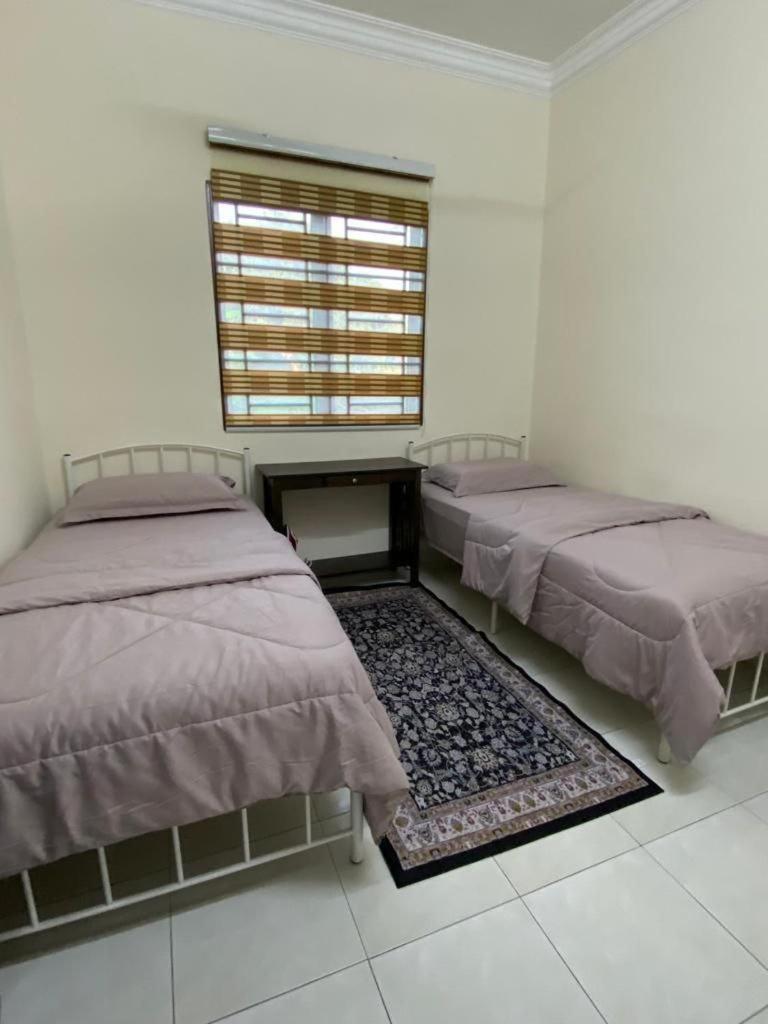 Three-Bedroom House photo 3