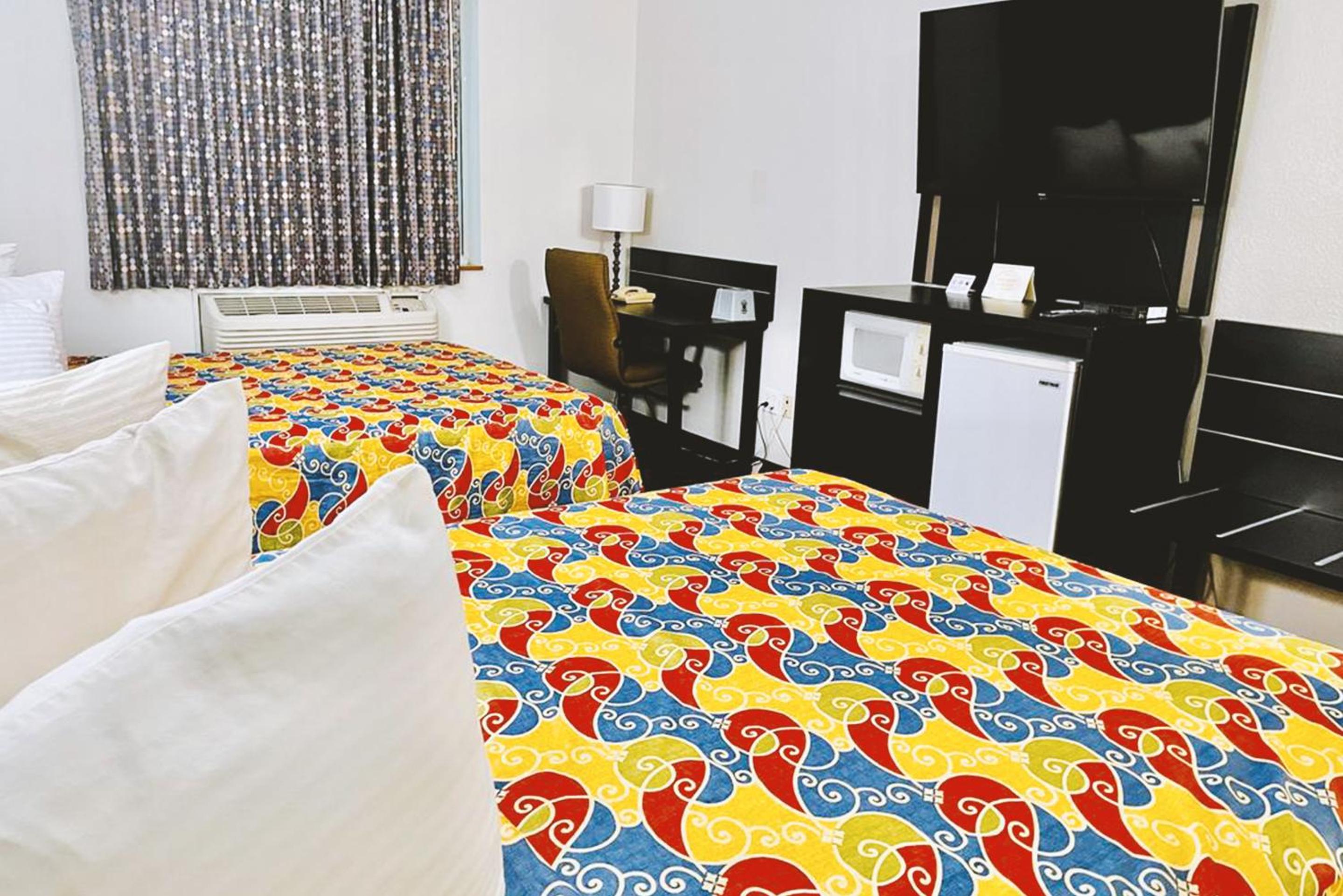 Queen Room with Two Queen Beds - Disability Access Non-Smoking photo 3