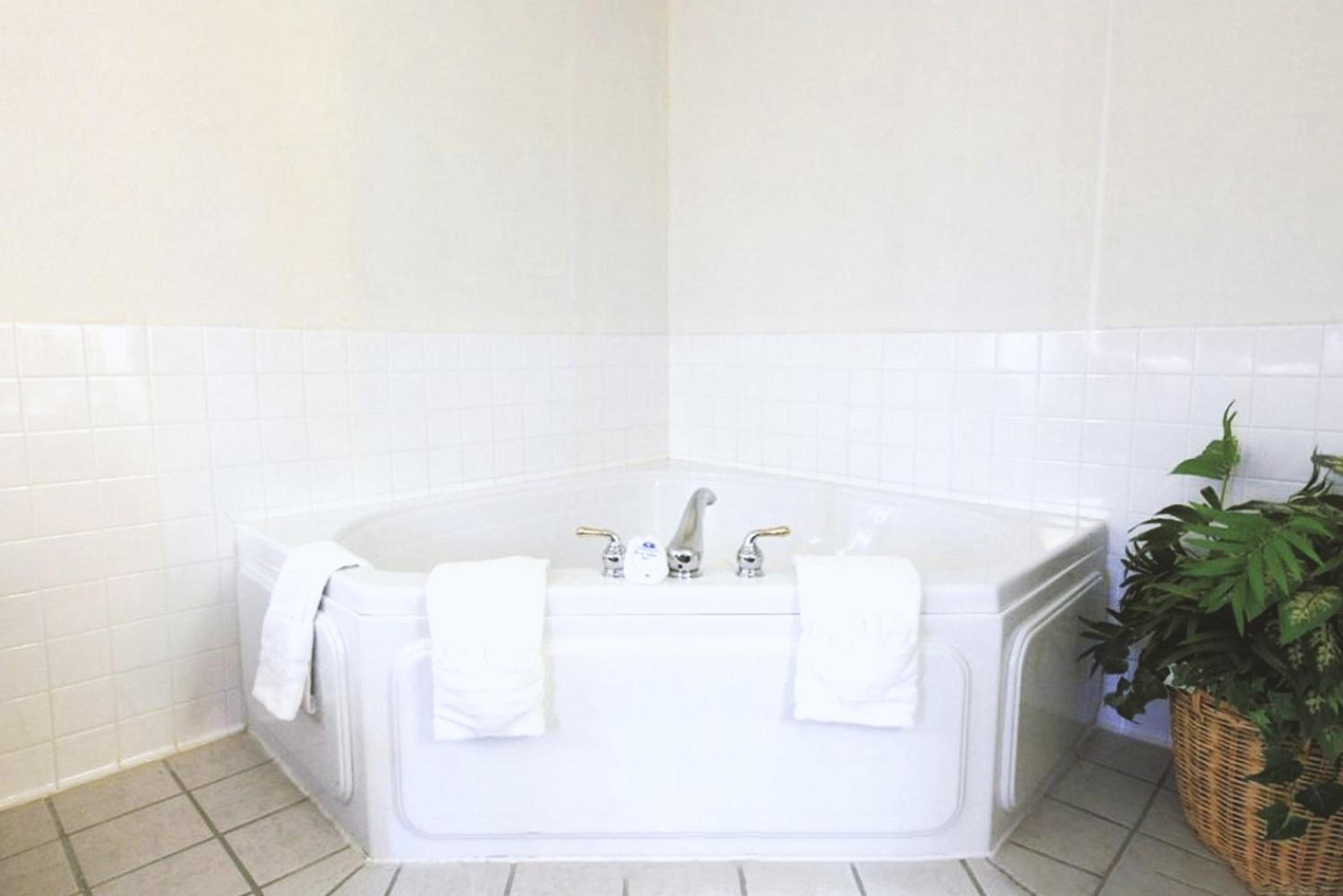King Suite with Spa Bath Non-Smoking photo 3