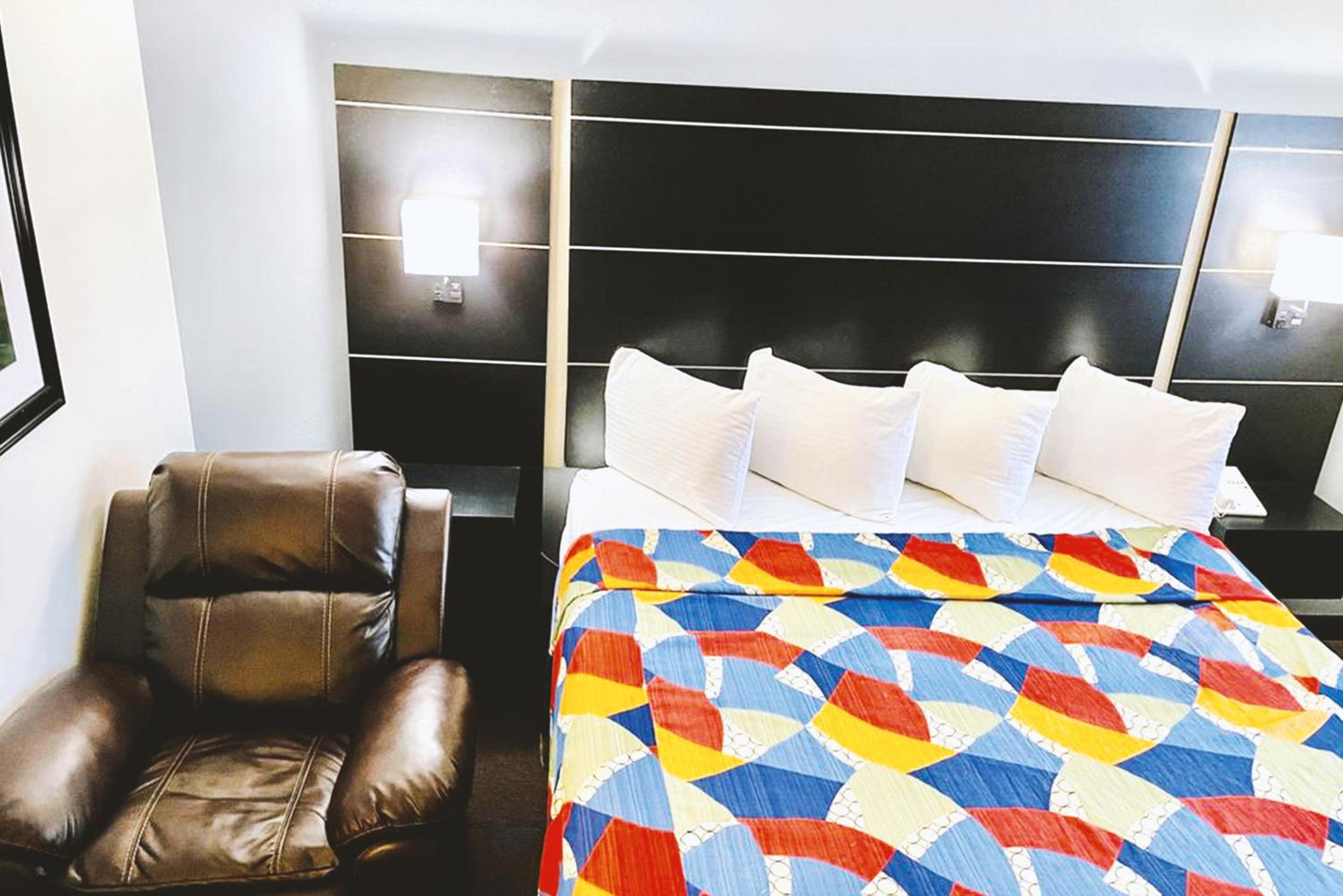 Deluxe King Room photo 3