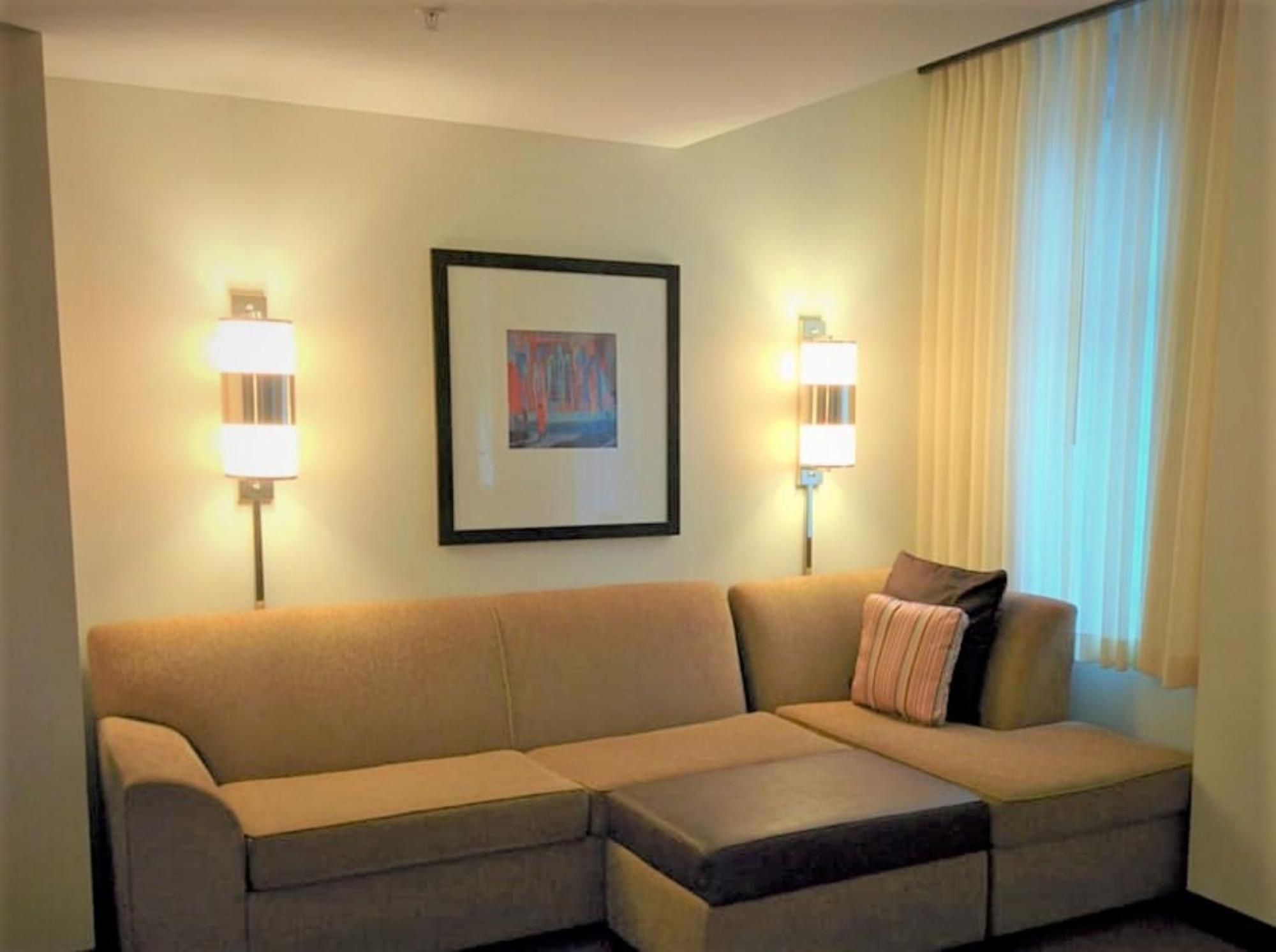Queen Room with Two Queen Beds and Sofa Bed - High Floor - Photo 6