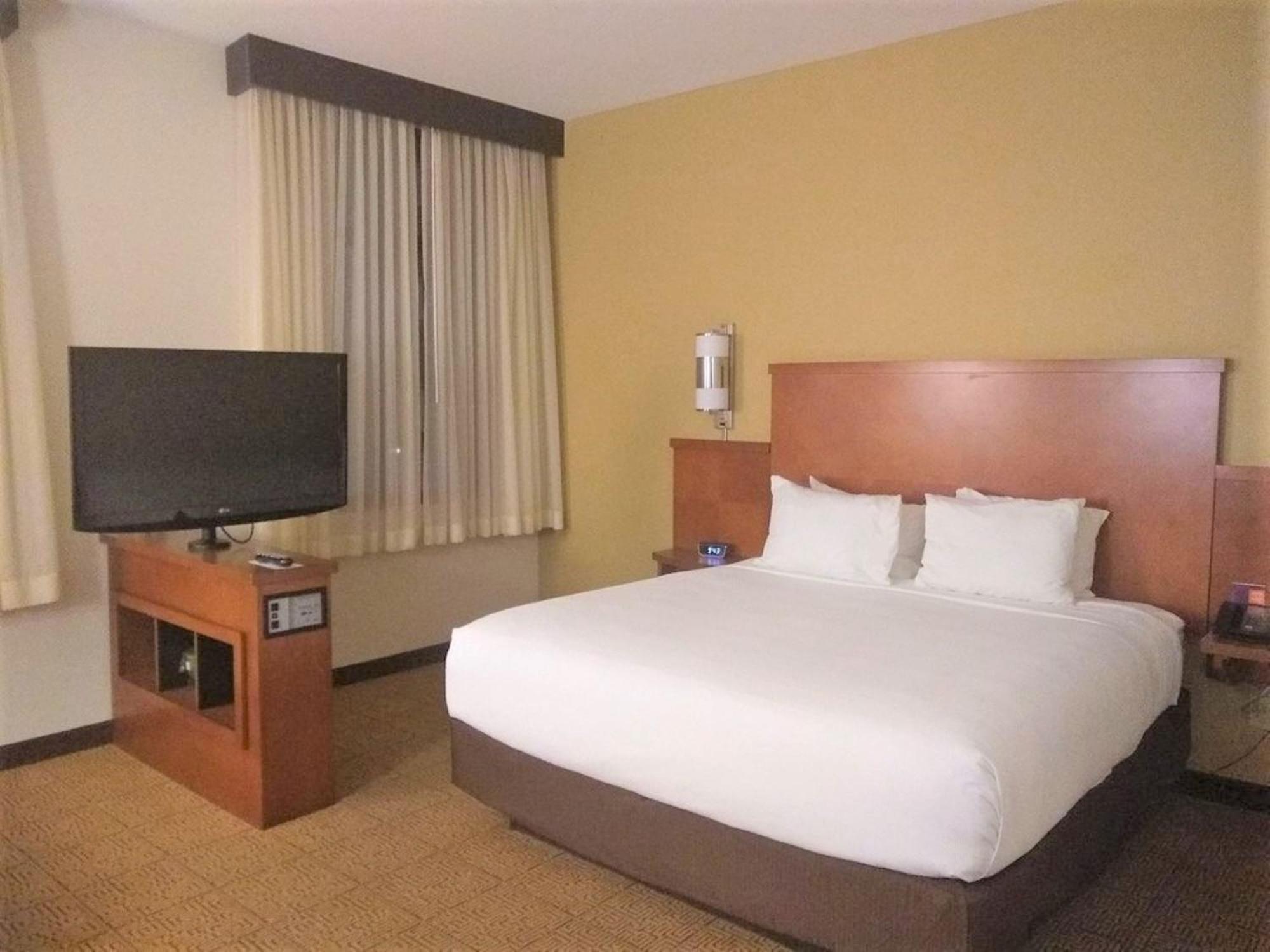 King Room with Sofa Bed - Photo 6