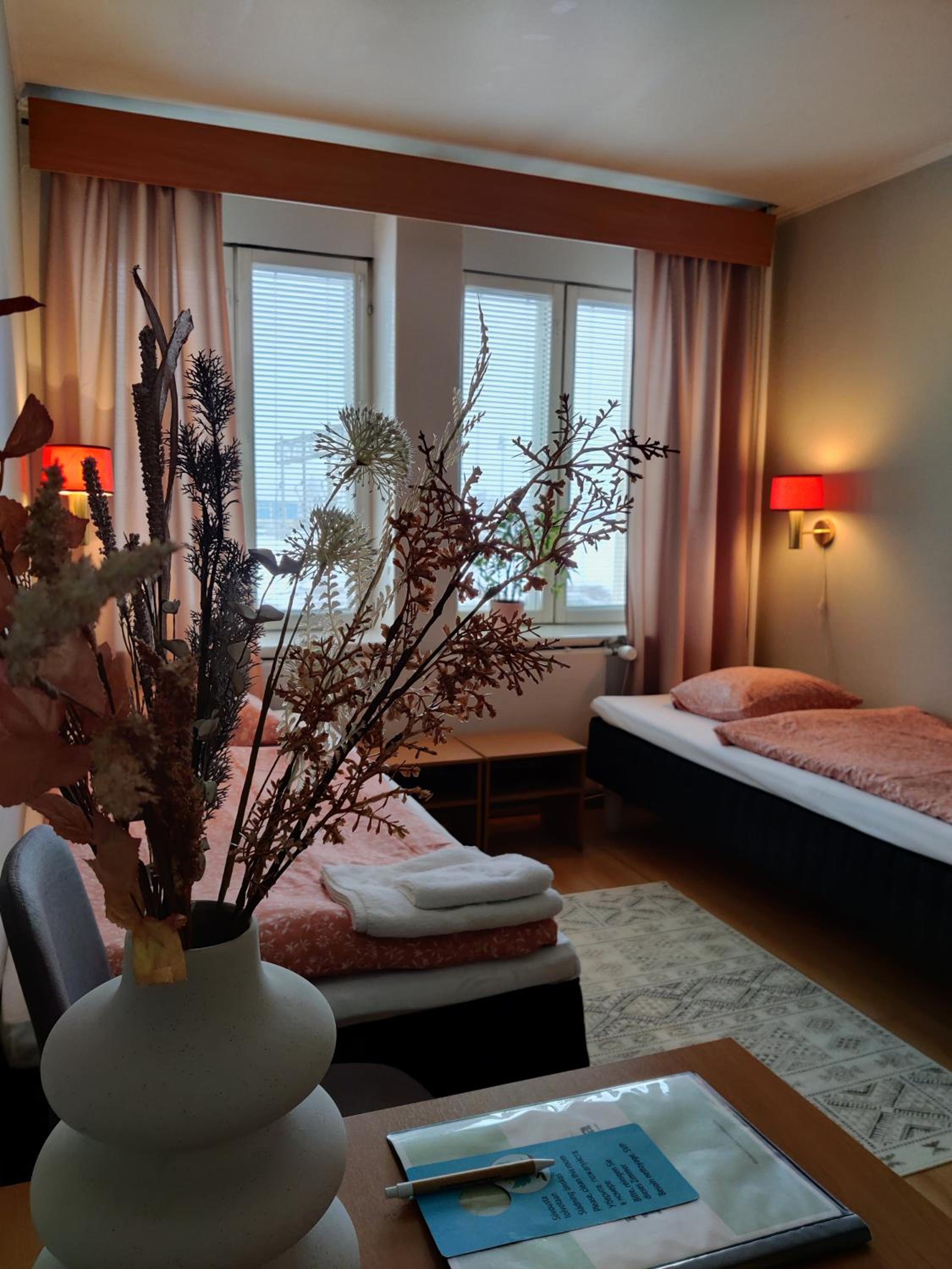Standard Twin Room - Photo 8