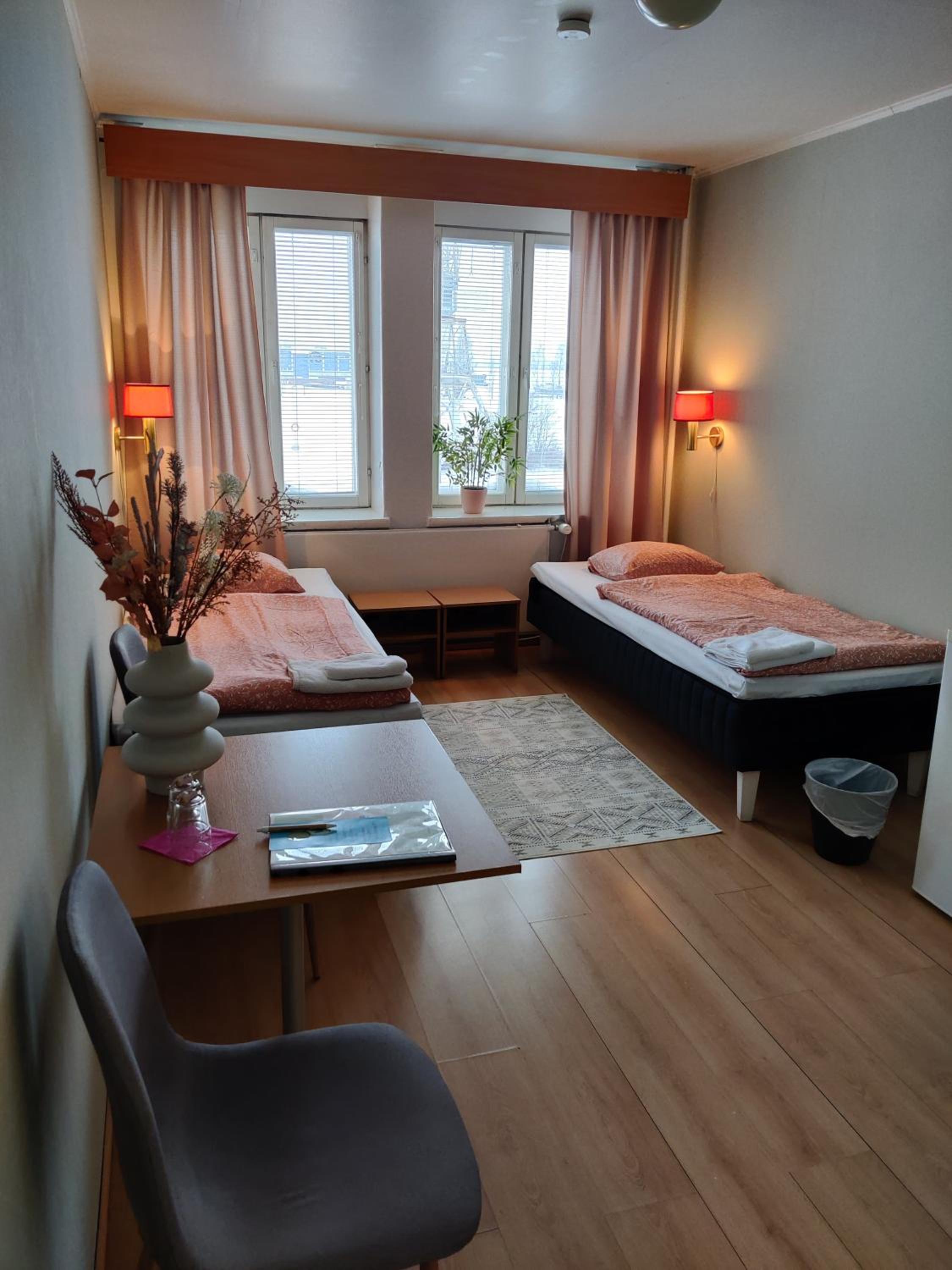 Standard Twin Room - Photo 9