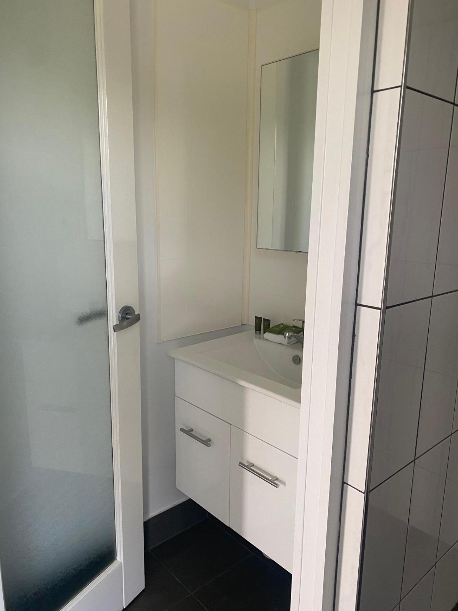 Ensuite Cabin photo 2