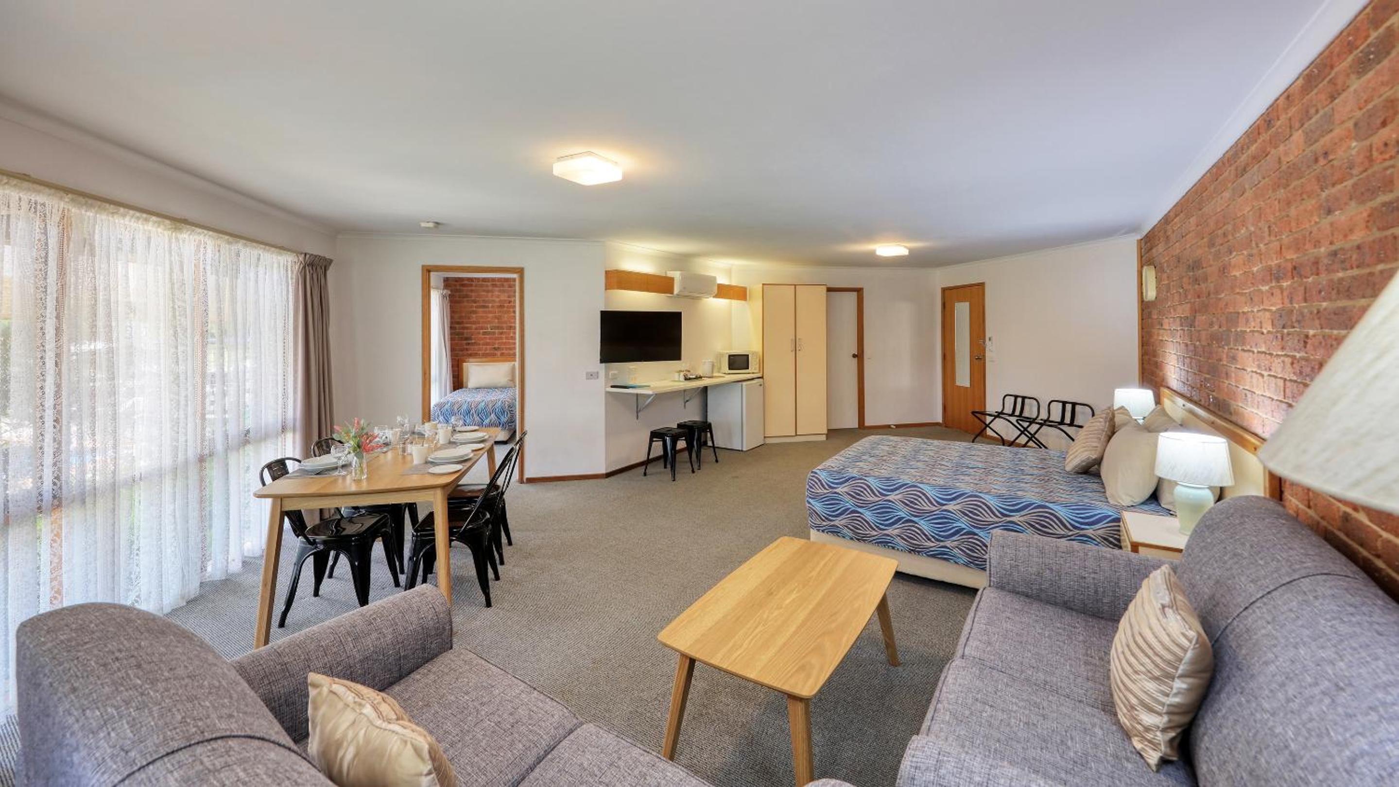 Family Room with Balcony photo 2