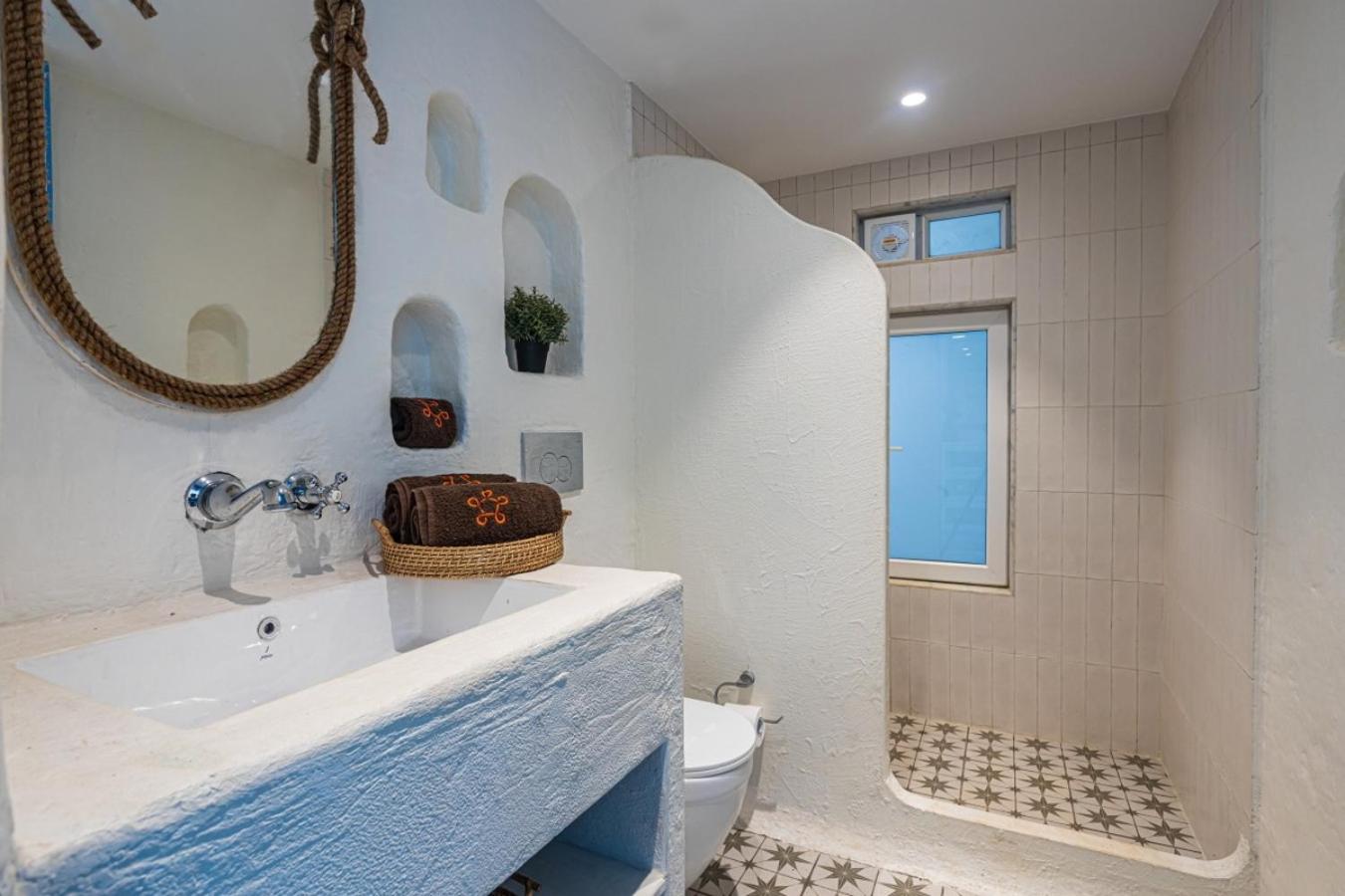 Three-Bedroom Villa - Photo 16