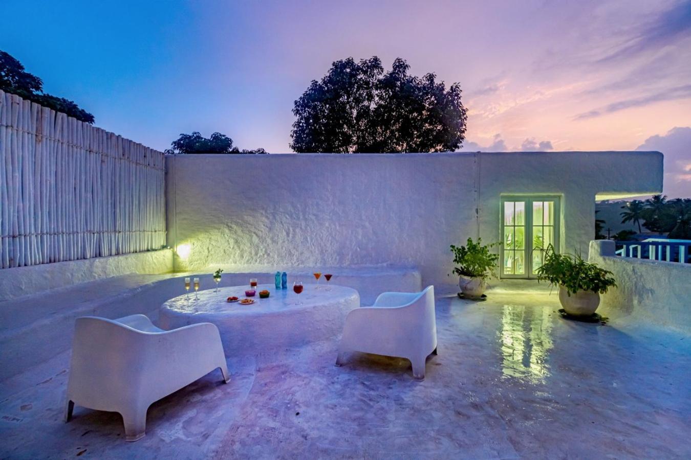 Three-Bedroom Villa - Photo 8
