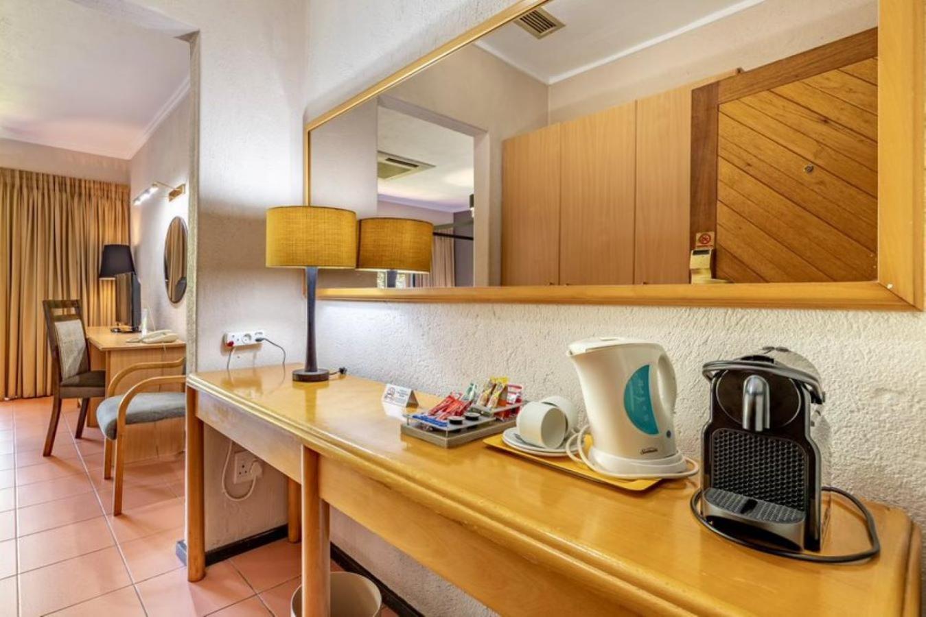 Deluxe King Room - Photo 1