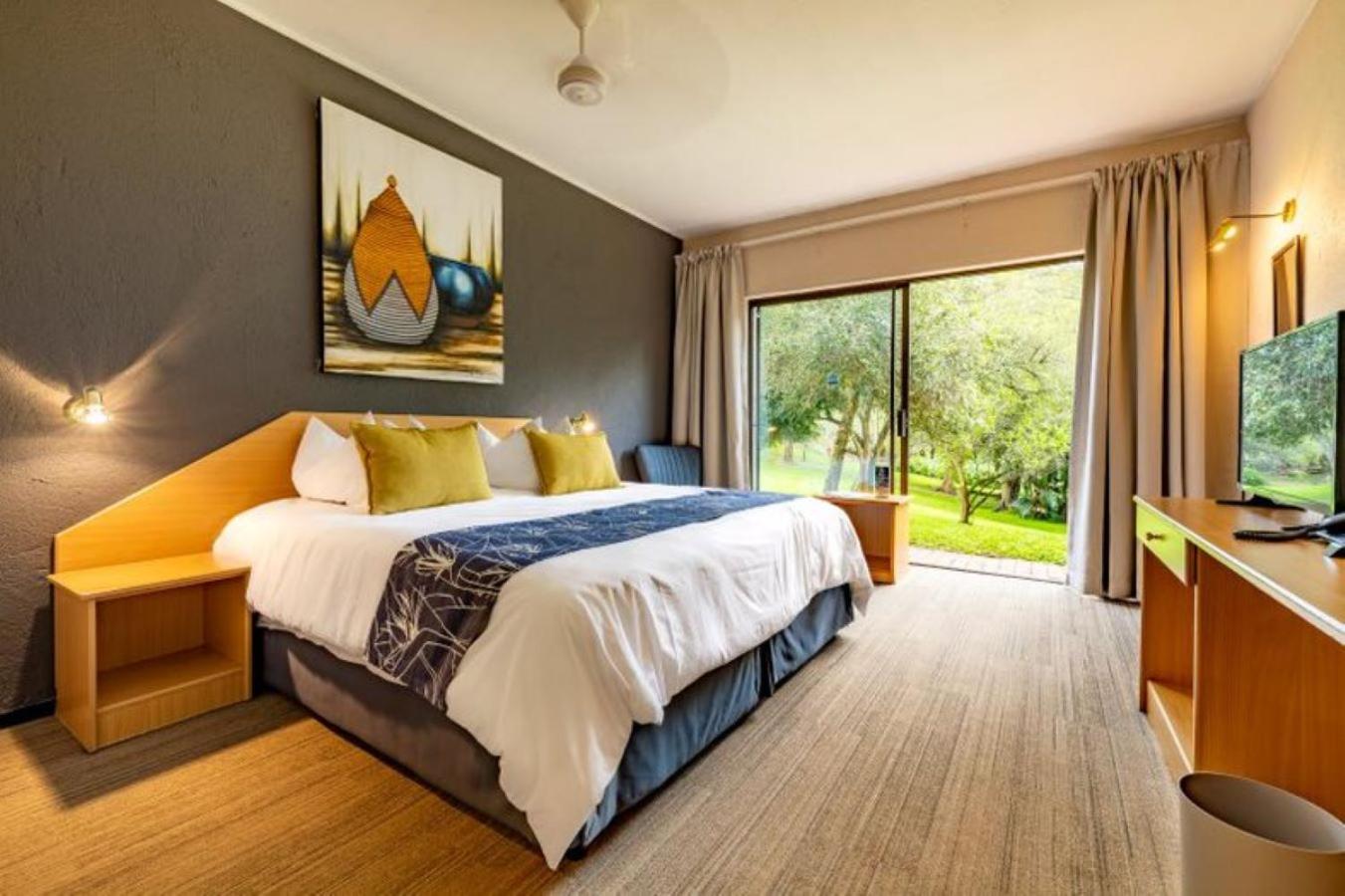 Standard Twin Room - Photo 4