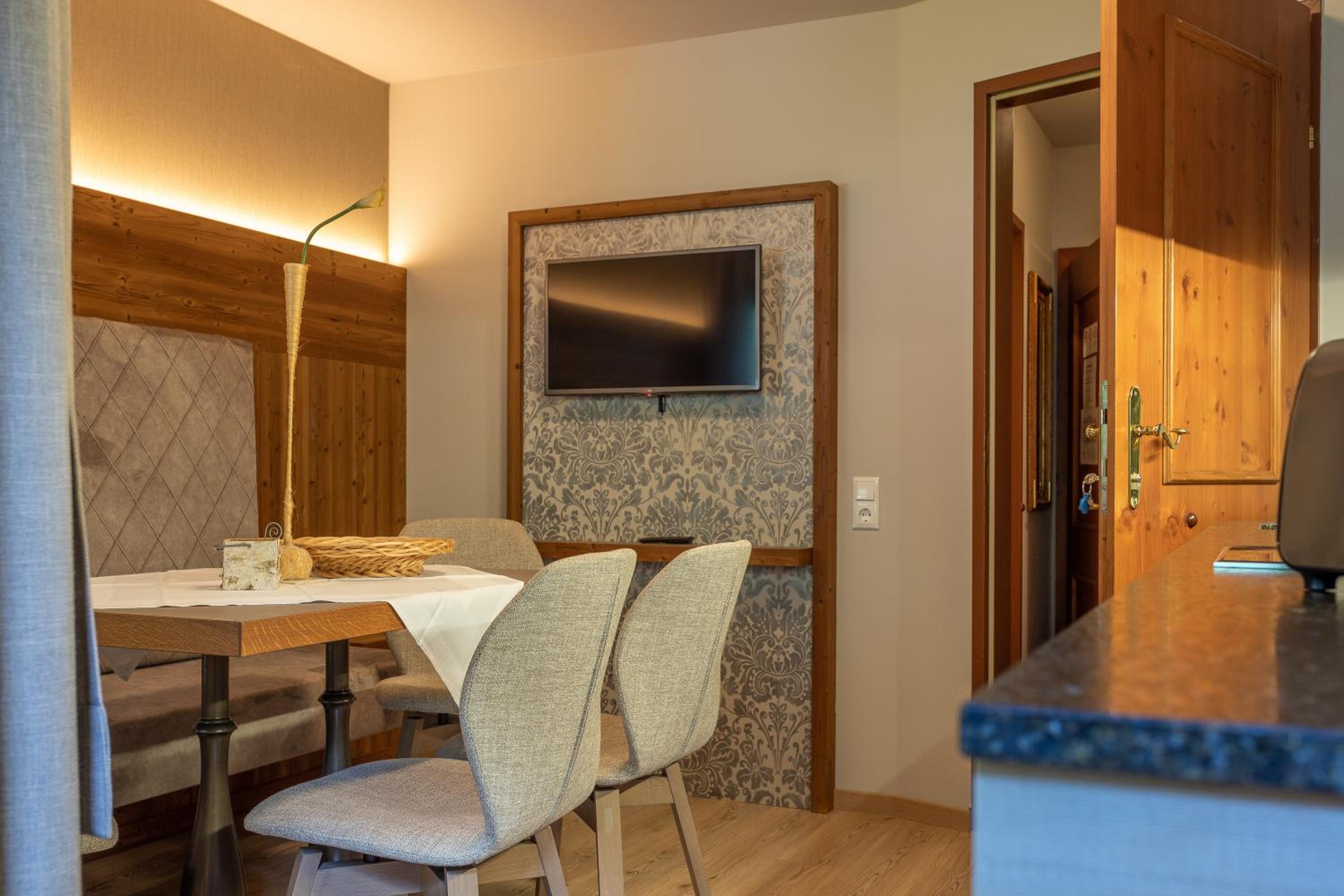 Junior Suite with Balcony photo 2