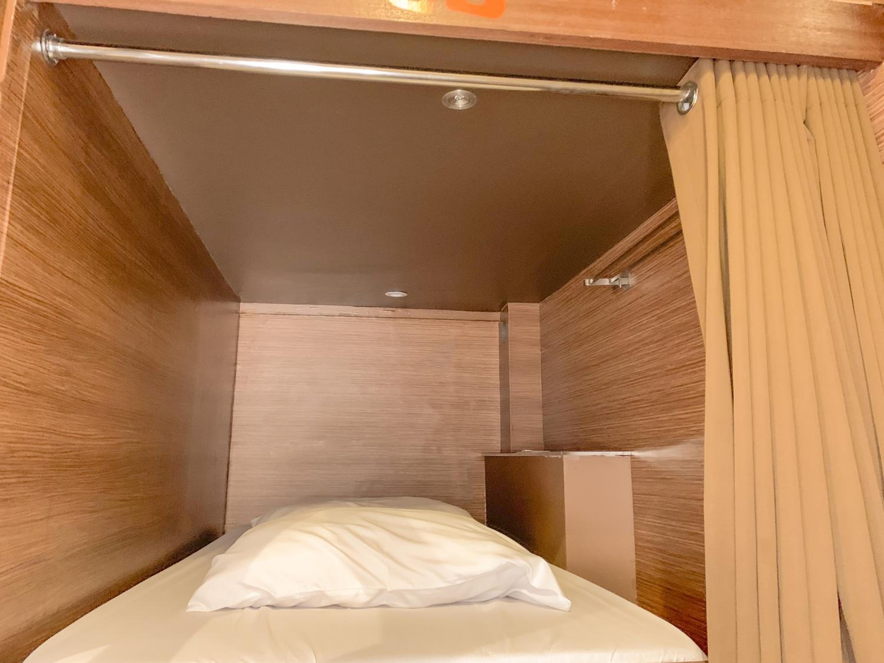 6-Bed Male Dormitory Room photo 3