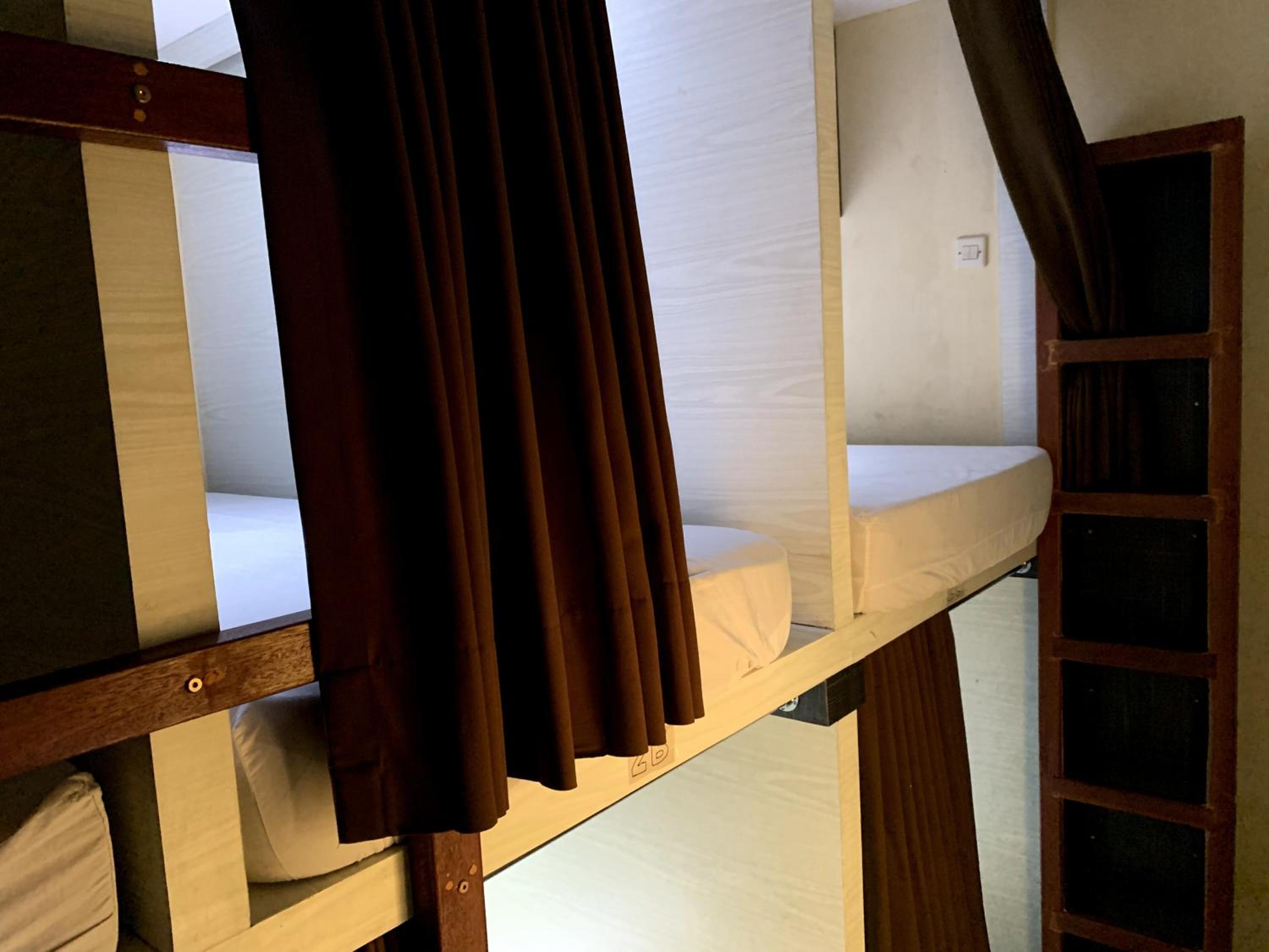 Male Dormitory Room photo 2