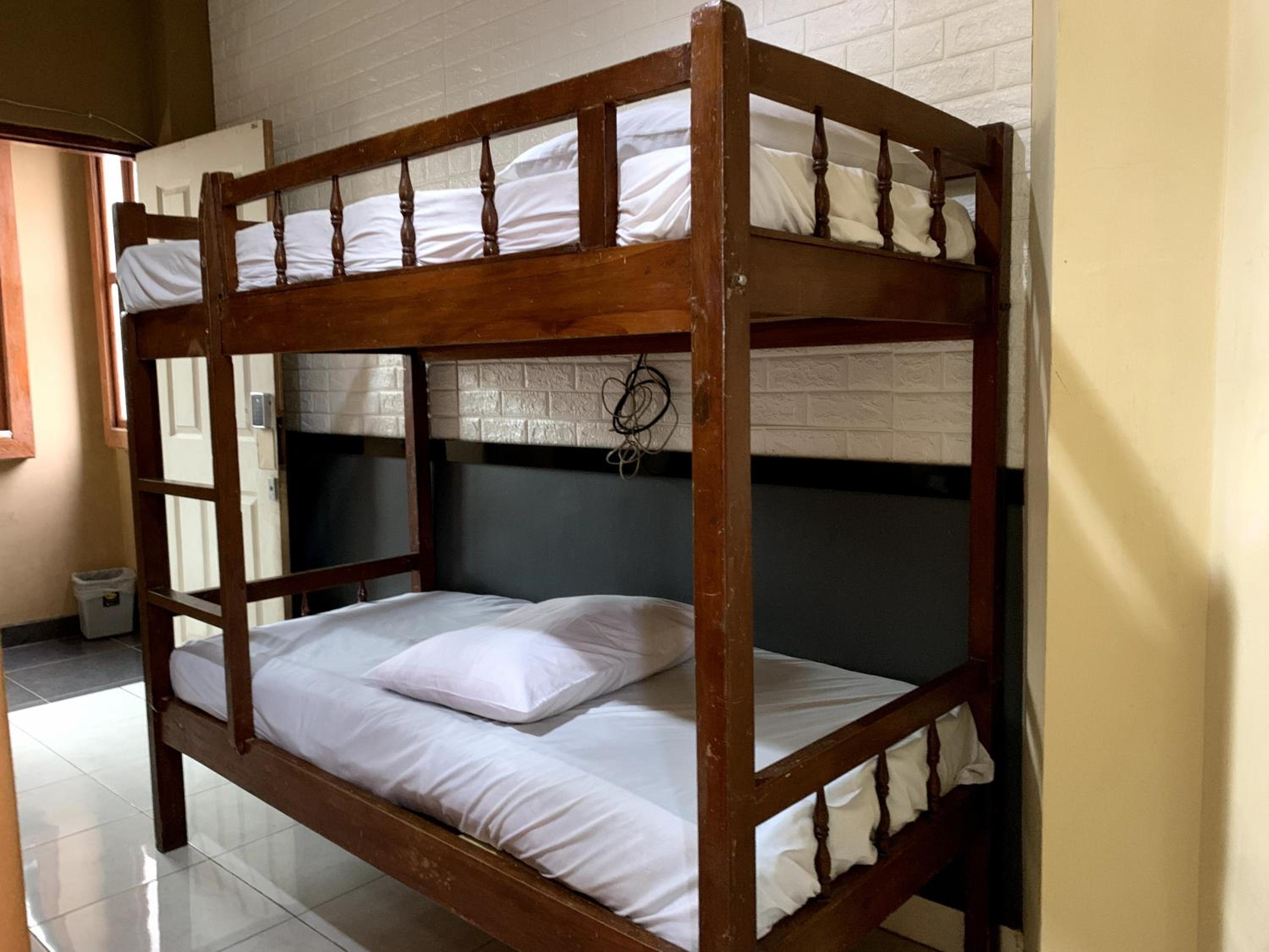 Female Dormitory Room photo 2