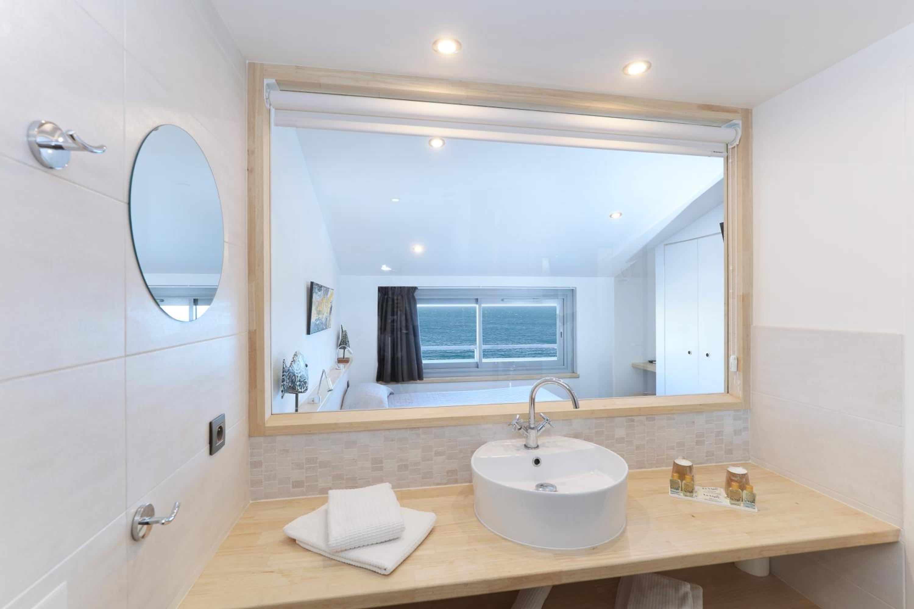 Double Room sea view window - Photo 3