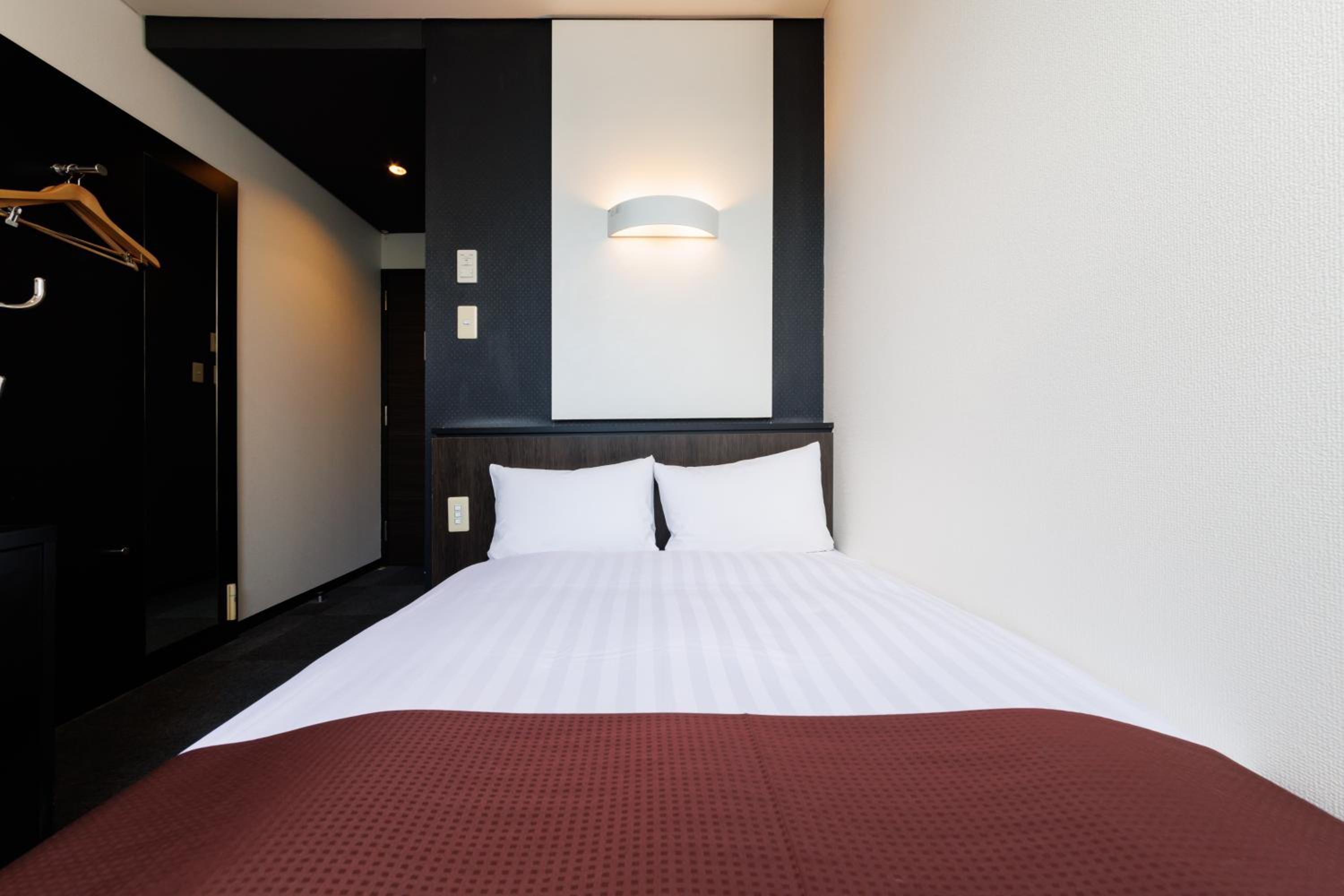 Double Room with Small Double Bed - Smoking - Photo 4