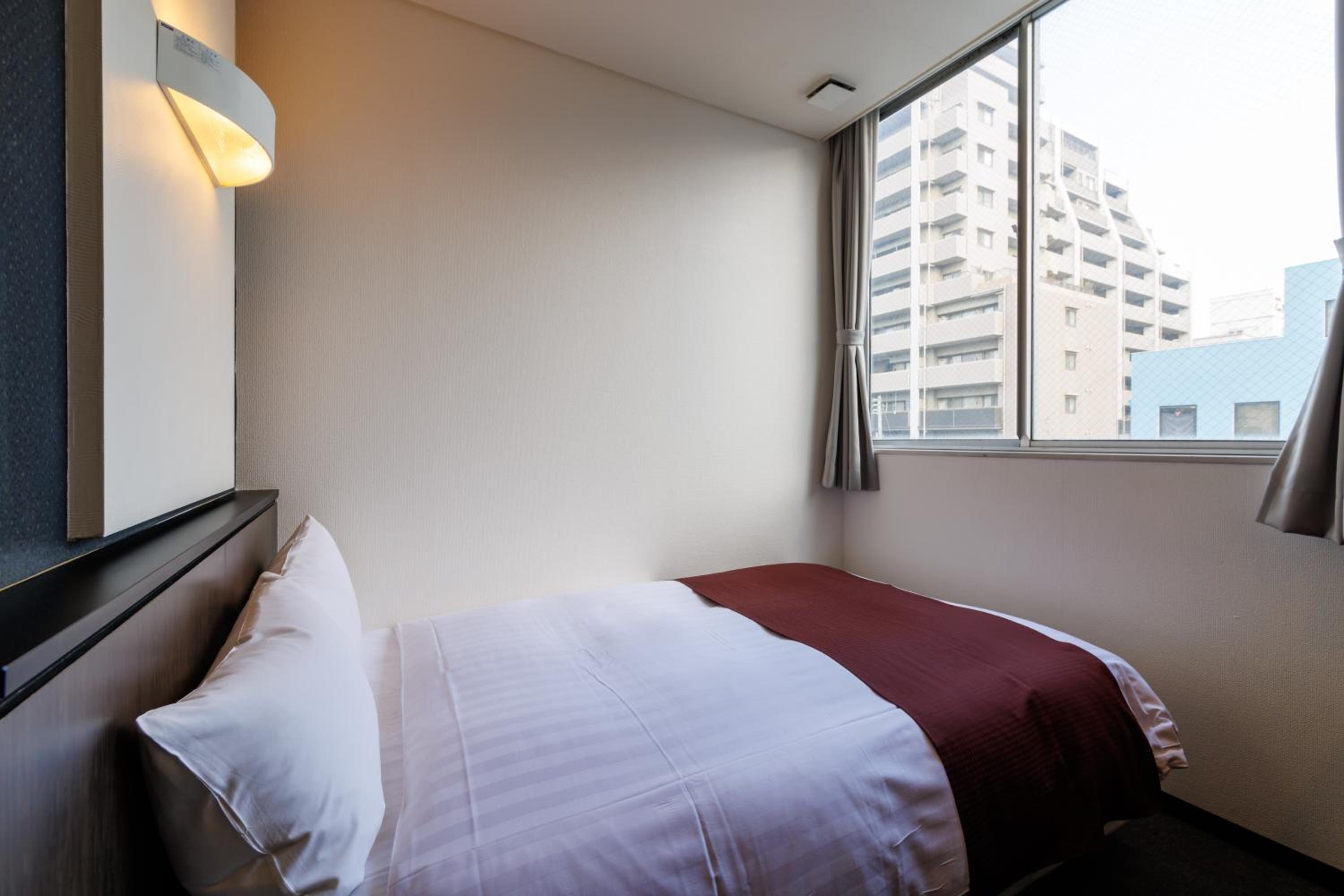 Double Room with Small Double Bed - Smoking - Photo 1