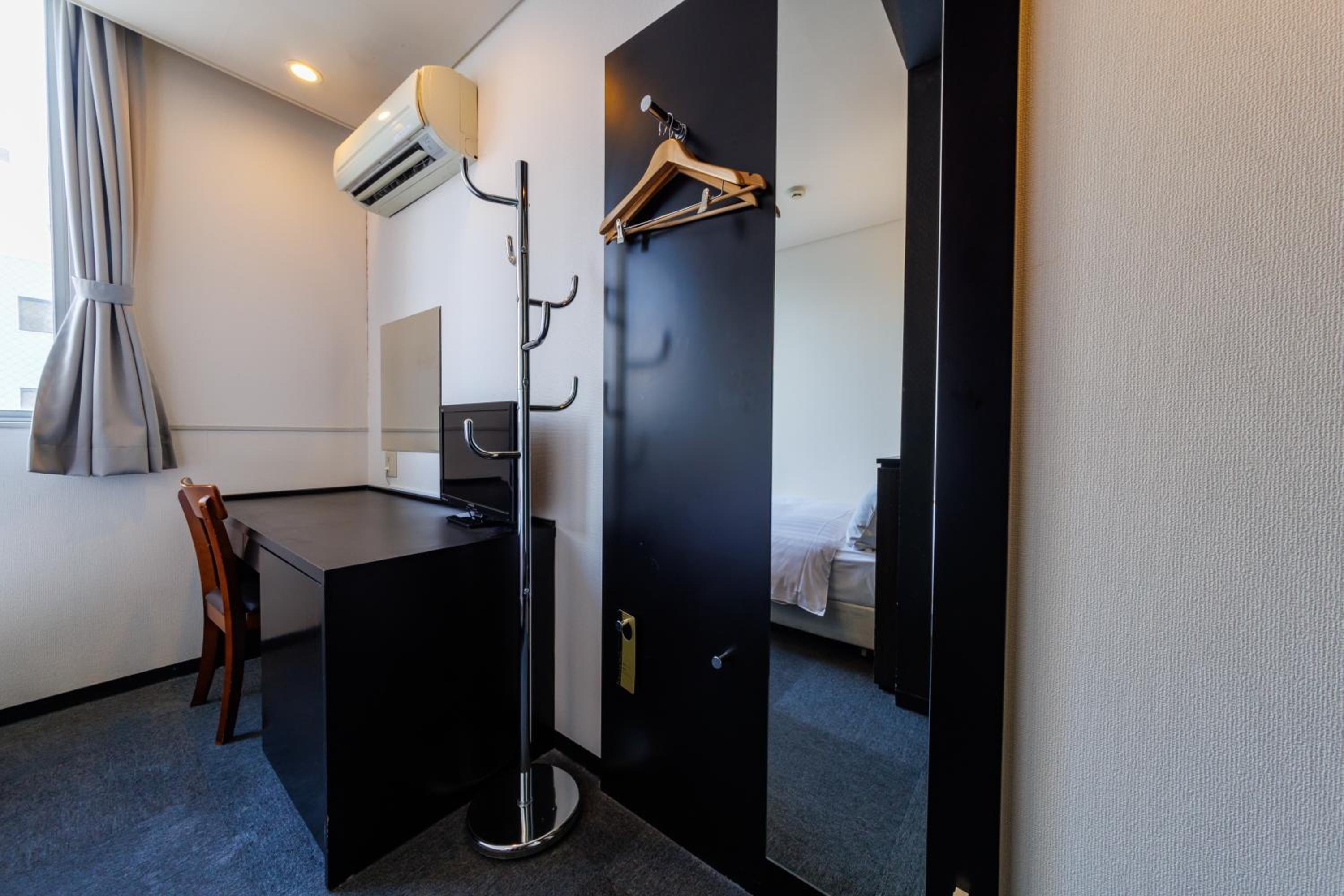 Double Room with Small Double Bed - Smoking - Photo 3