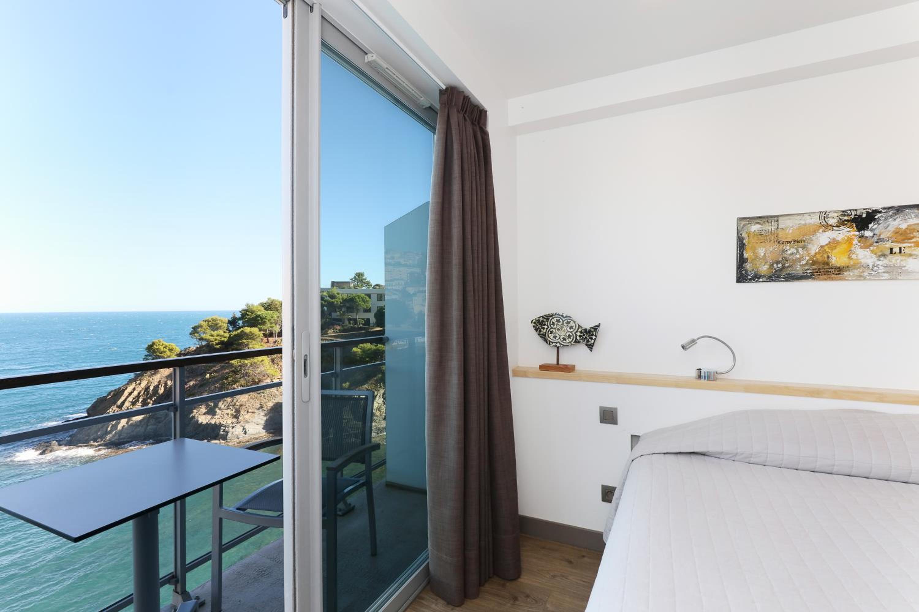 Family Room with Balcony - Sea View - Photo 3
