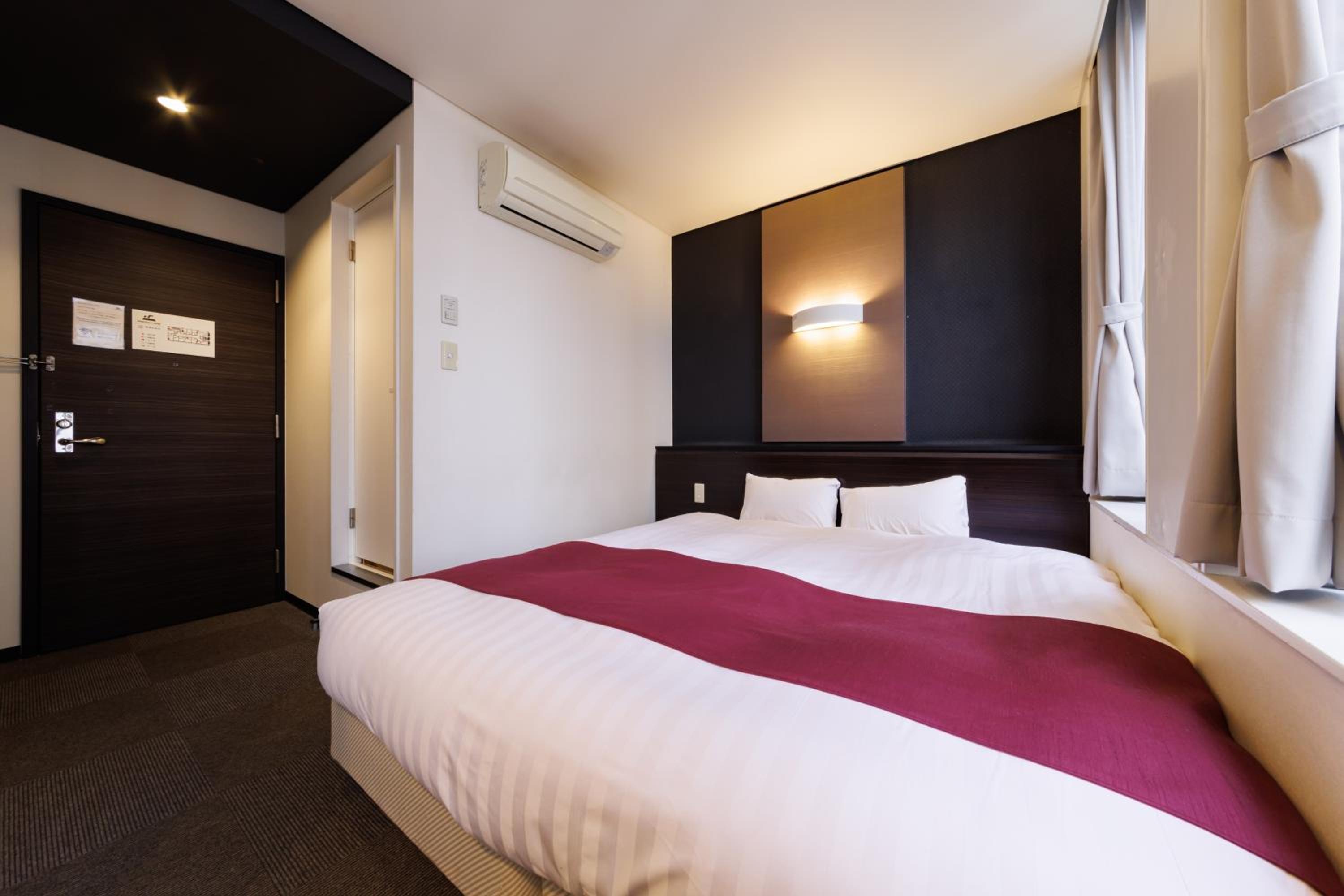 Queen Room - Non-Smoking - Photo 3