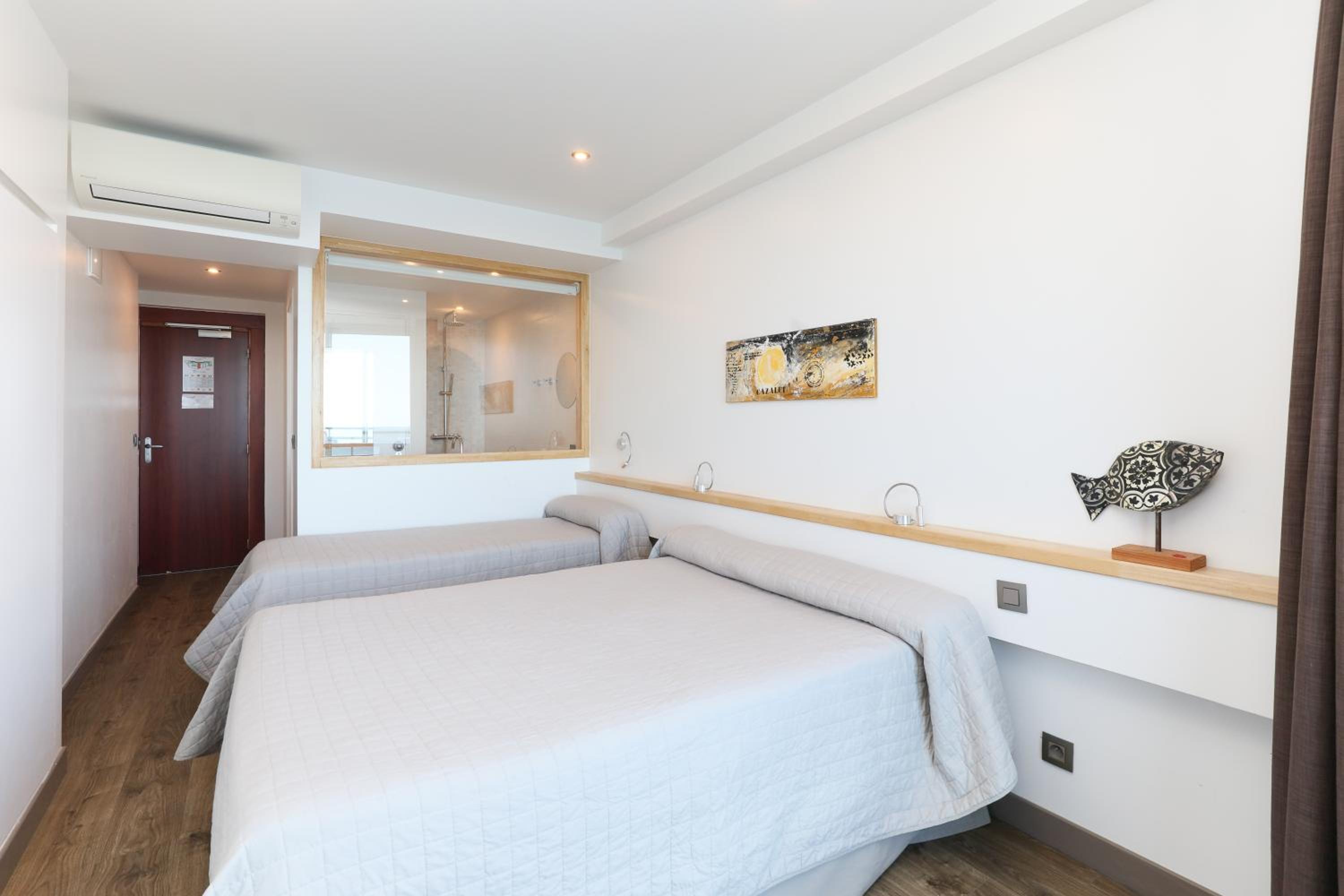 Triple Room with Balcony Sea View - Photo 5