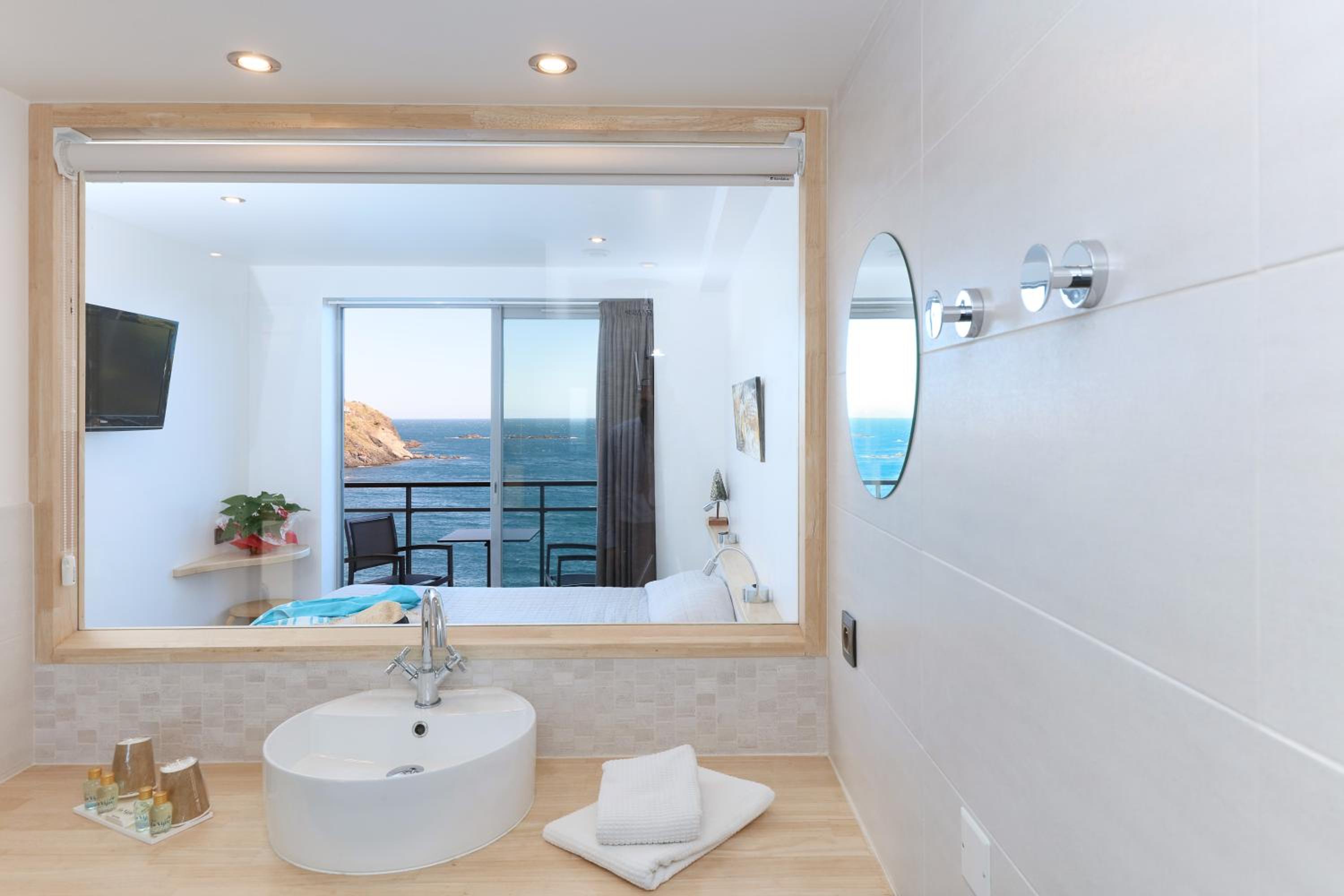 Triple Room with Balcony Sea View - Photo 4