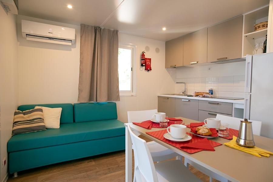 Mobile Home Living - Photo 4