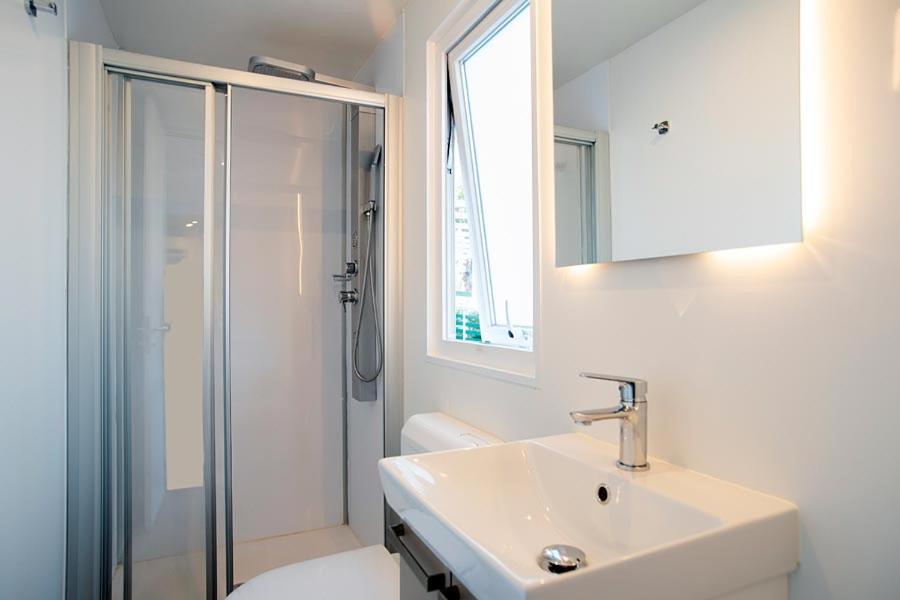 Mobile Home Executive - Photo 6