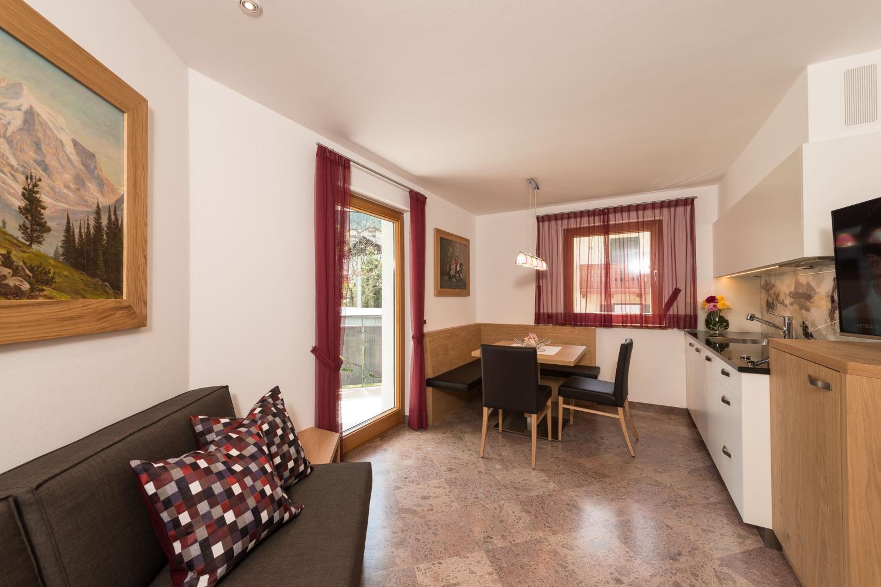One-Bedroom Apartment with Balcony photo 3