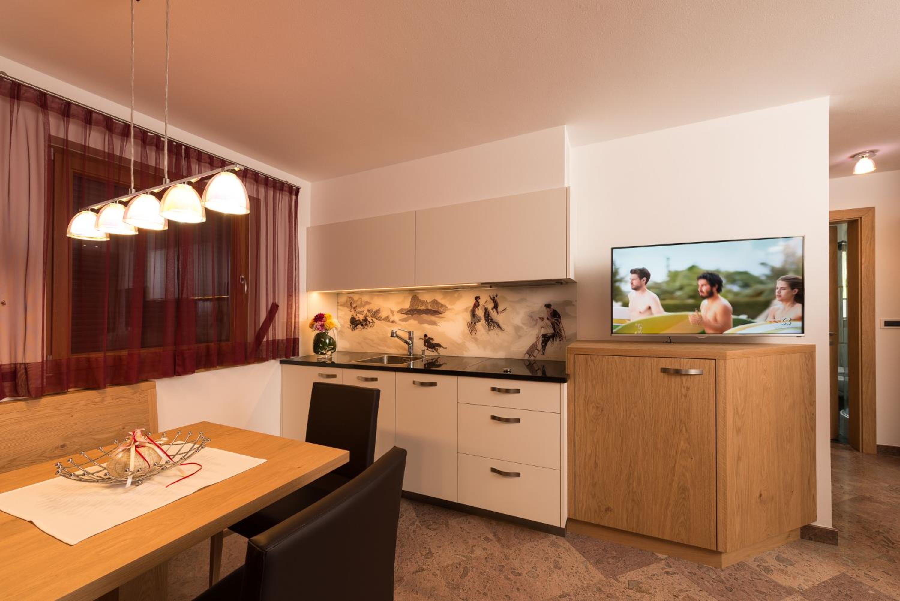 One-Bedroom Apartment with Balcony photo 2