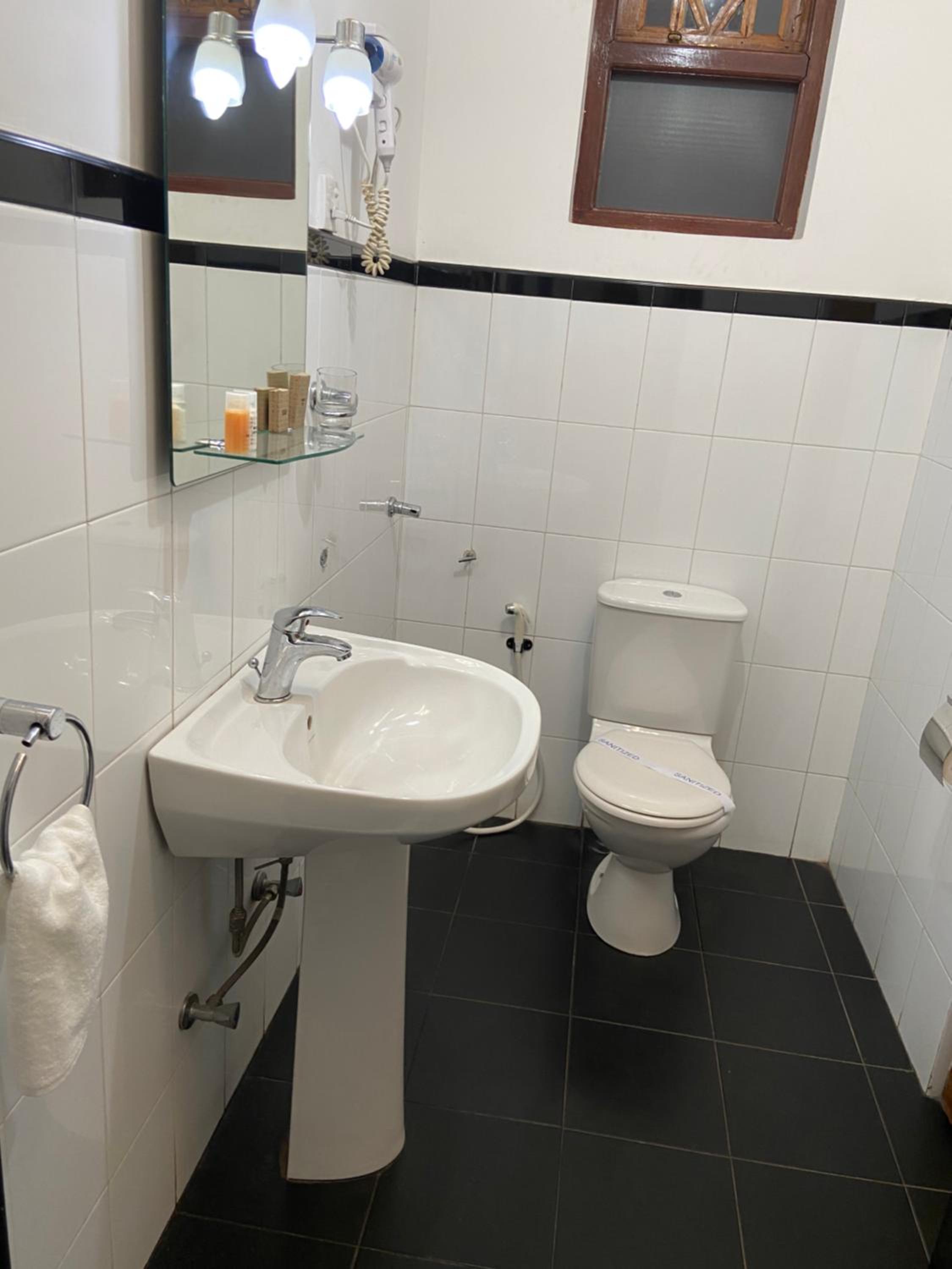 Double Room with Private Bathroom - Photo 11