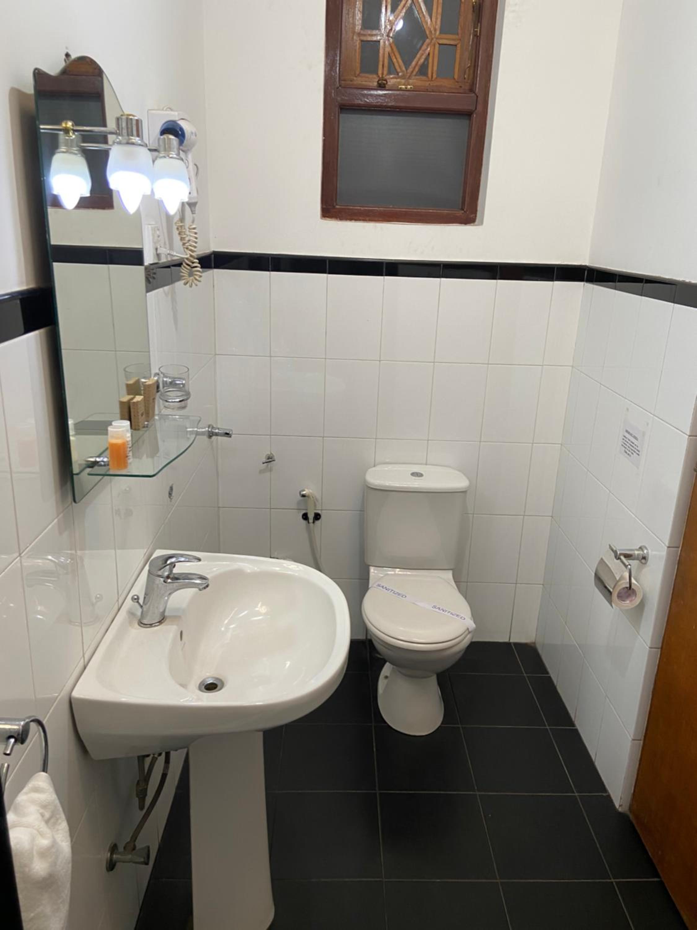 Double Room with Private Bathroom - Photo 5