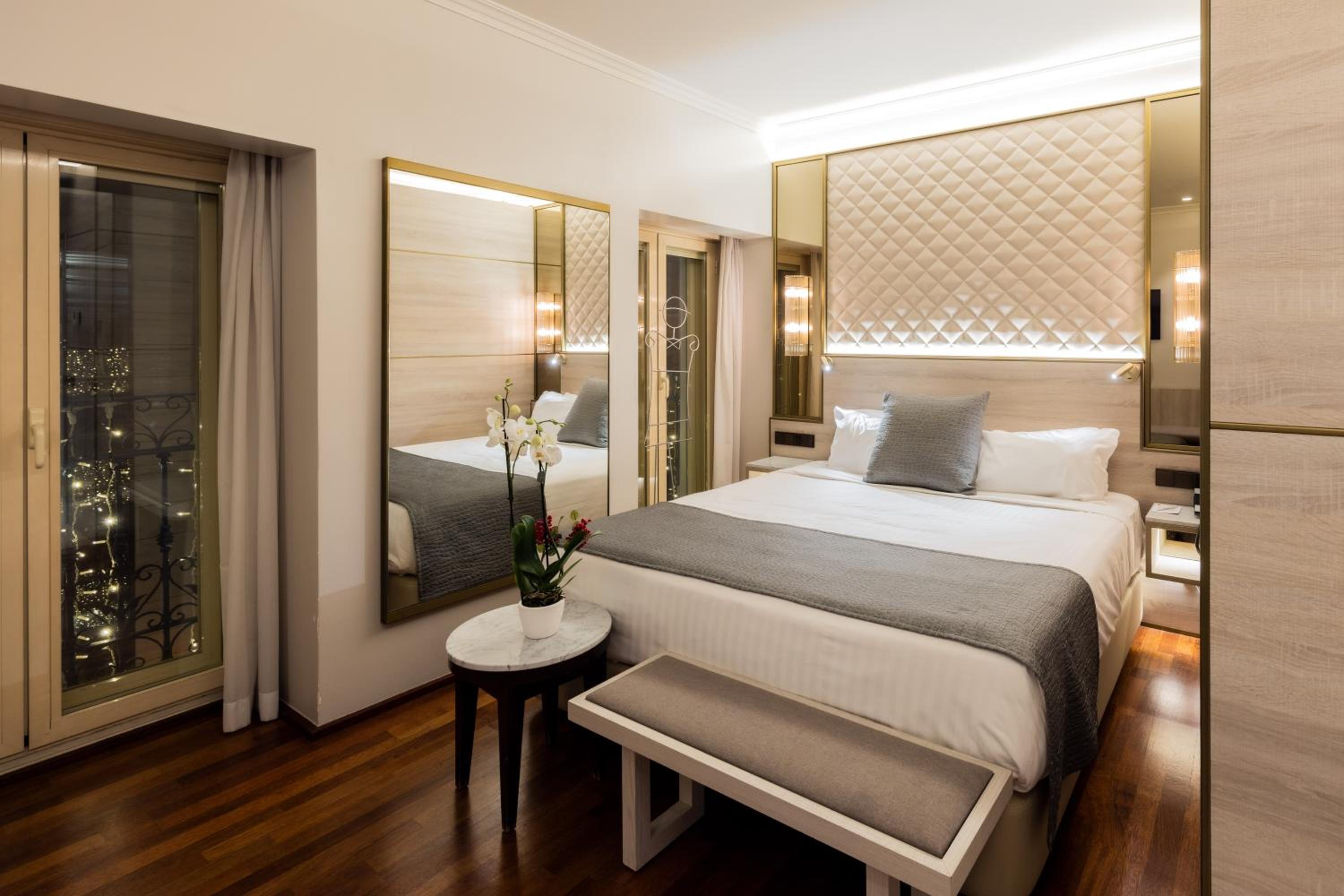 Deluxe Double Room thumbnail 6