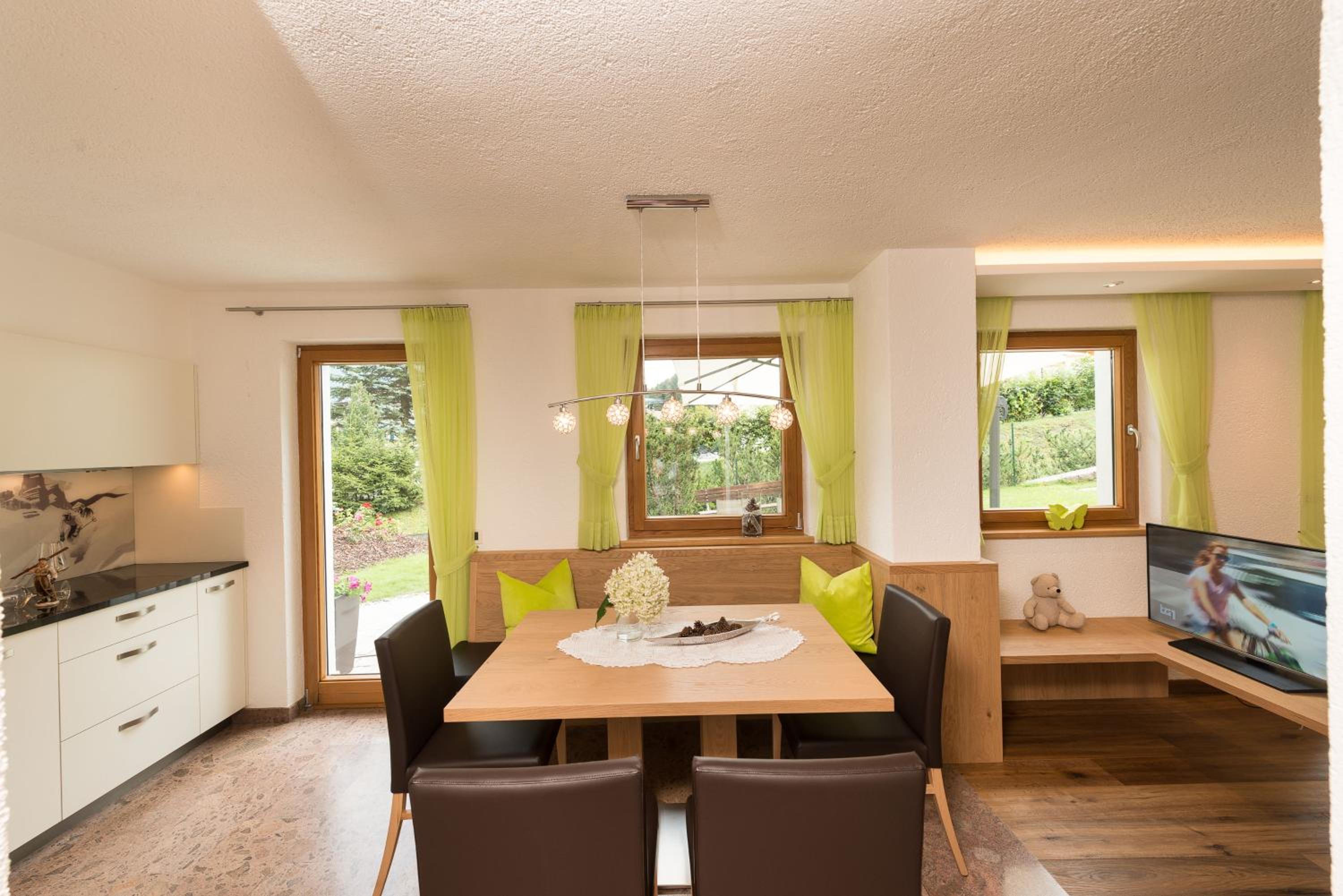 Two-Bedroom Apartment with Garden Access photo 2