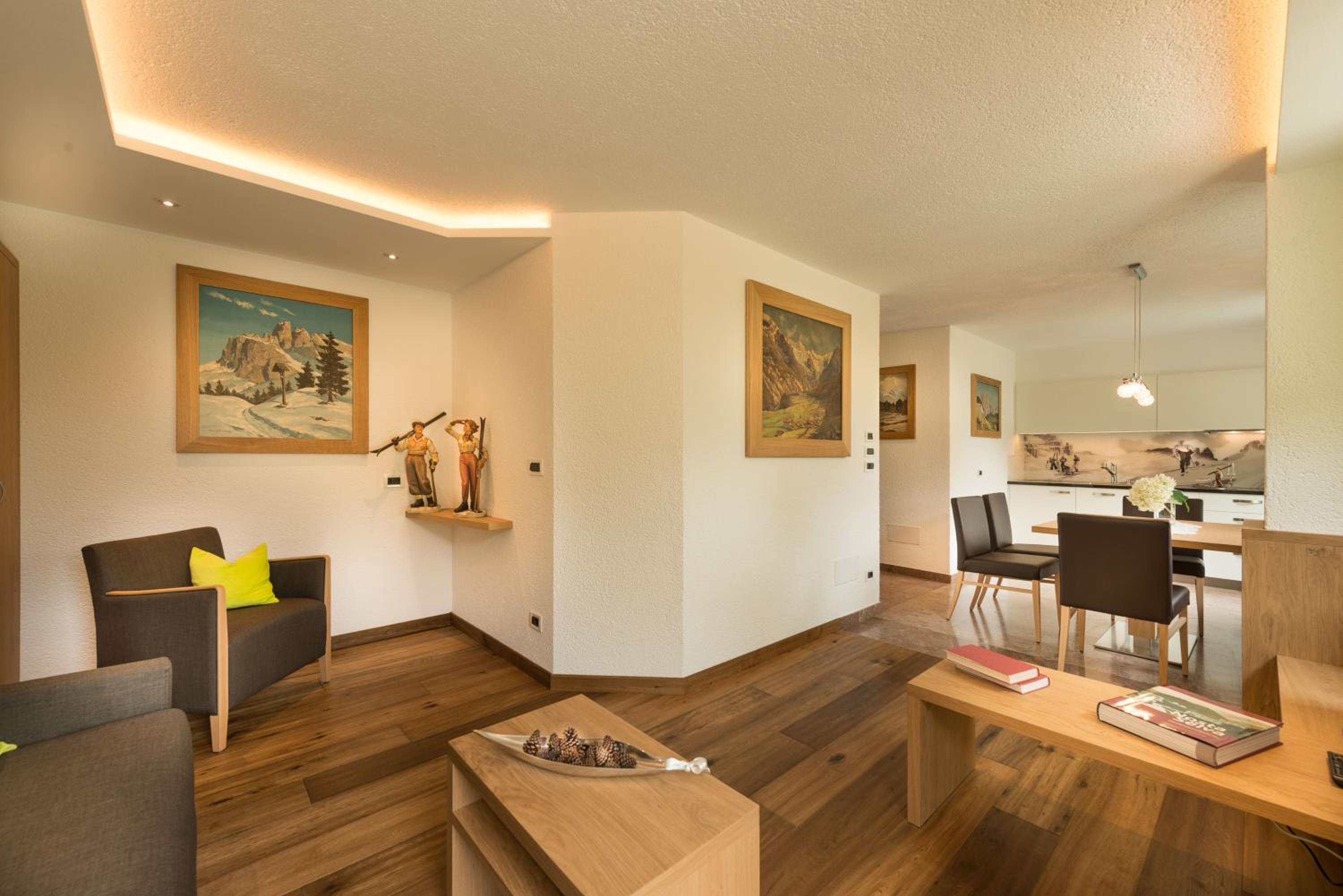 Two-Bedroom Apartment with Garden Access photo 1