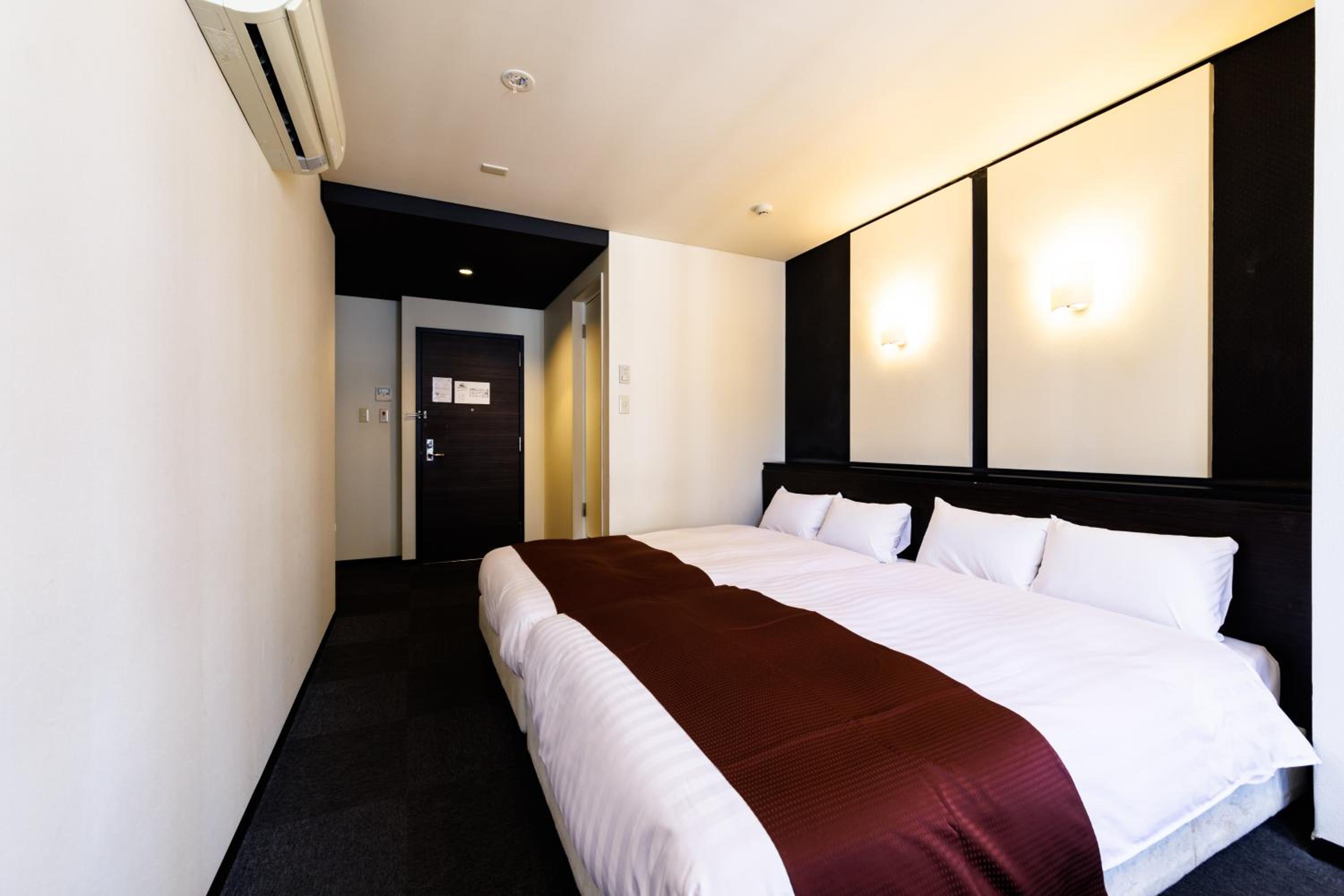 Economy Twin Room - Smoking - Photo 4